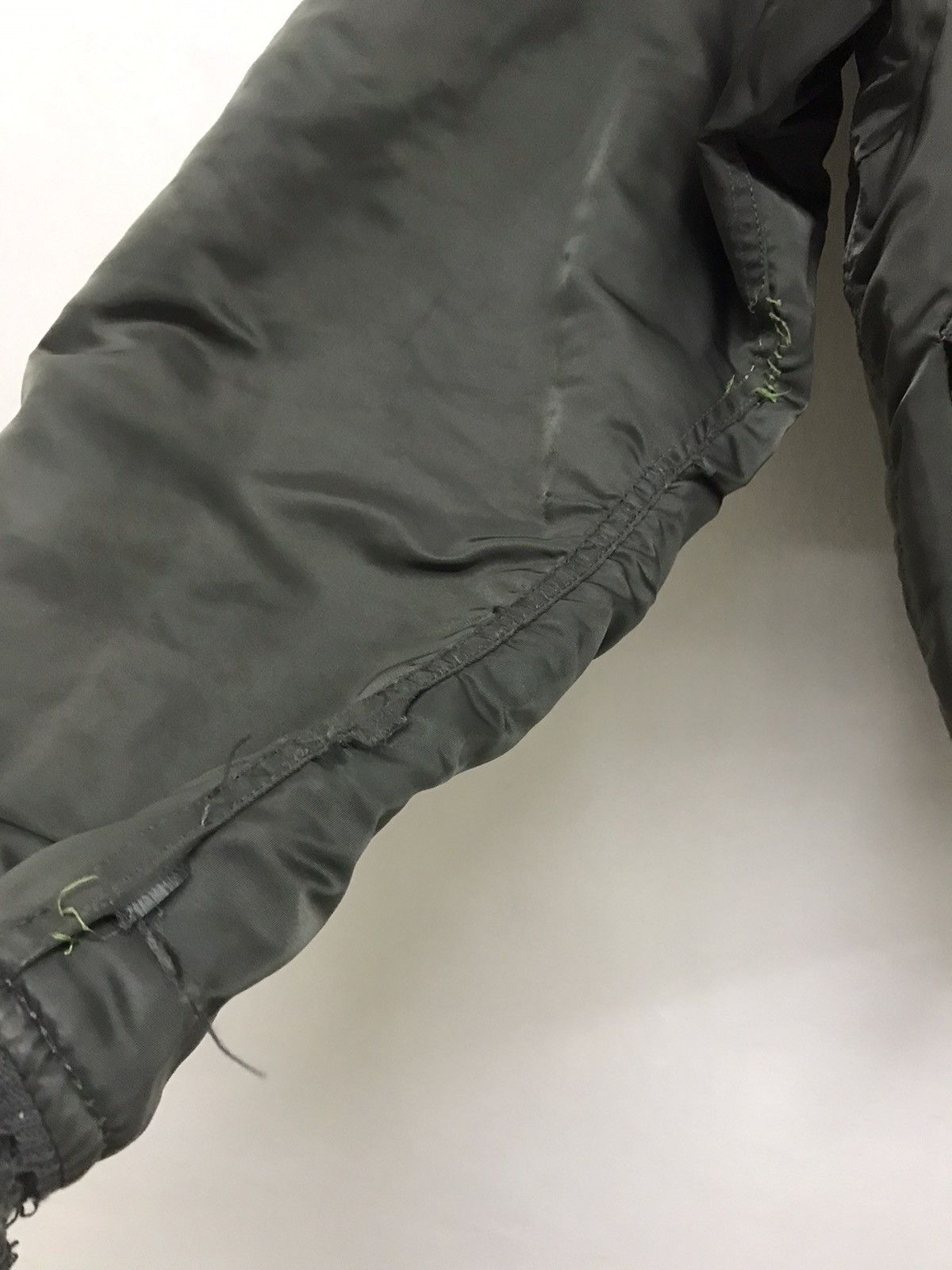 Alpha Industries Vintage Army Alpha Industries Distressed Bomber Jacket Size US L / EU 52-54 / 3 - 6 Thumbnail