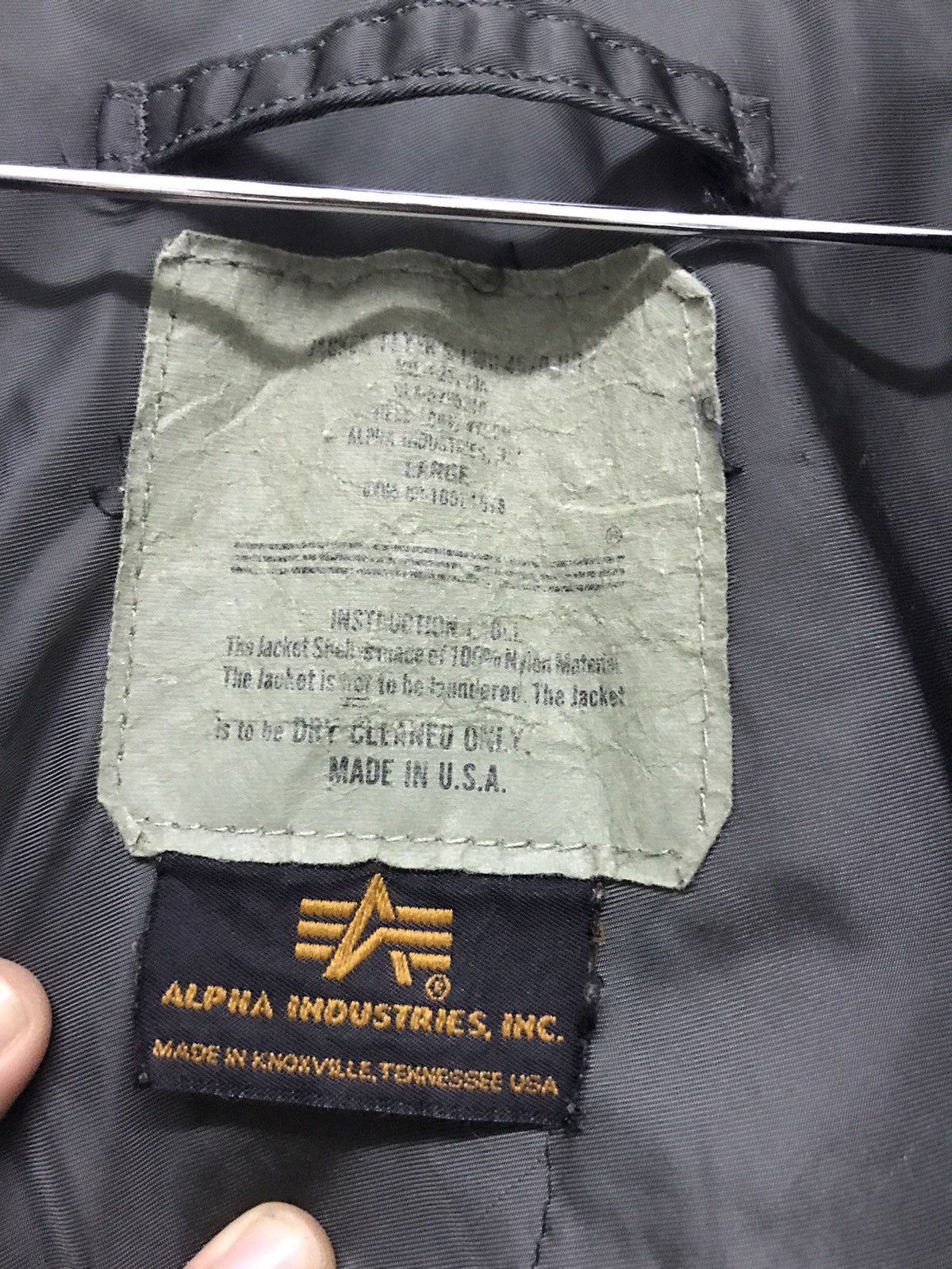 Alpha Industries Vintage Army Alpha Industries Distressed Bomber Jacket Size US L / EU 52-54 / 3 - 16 Thumbnail