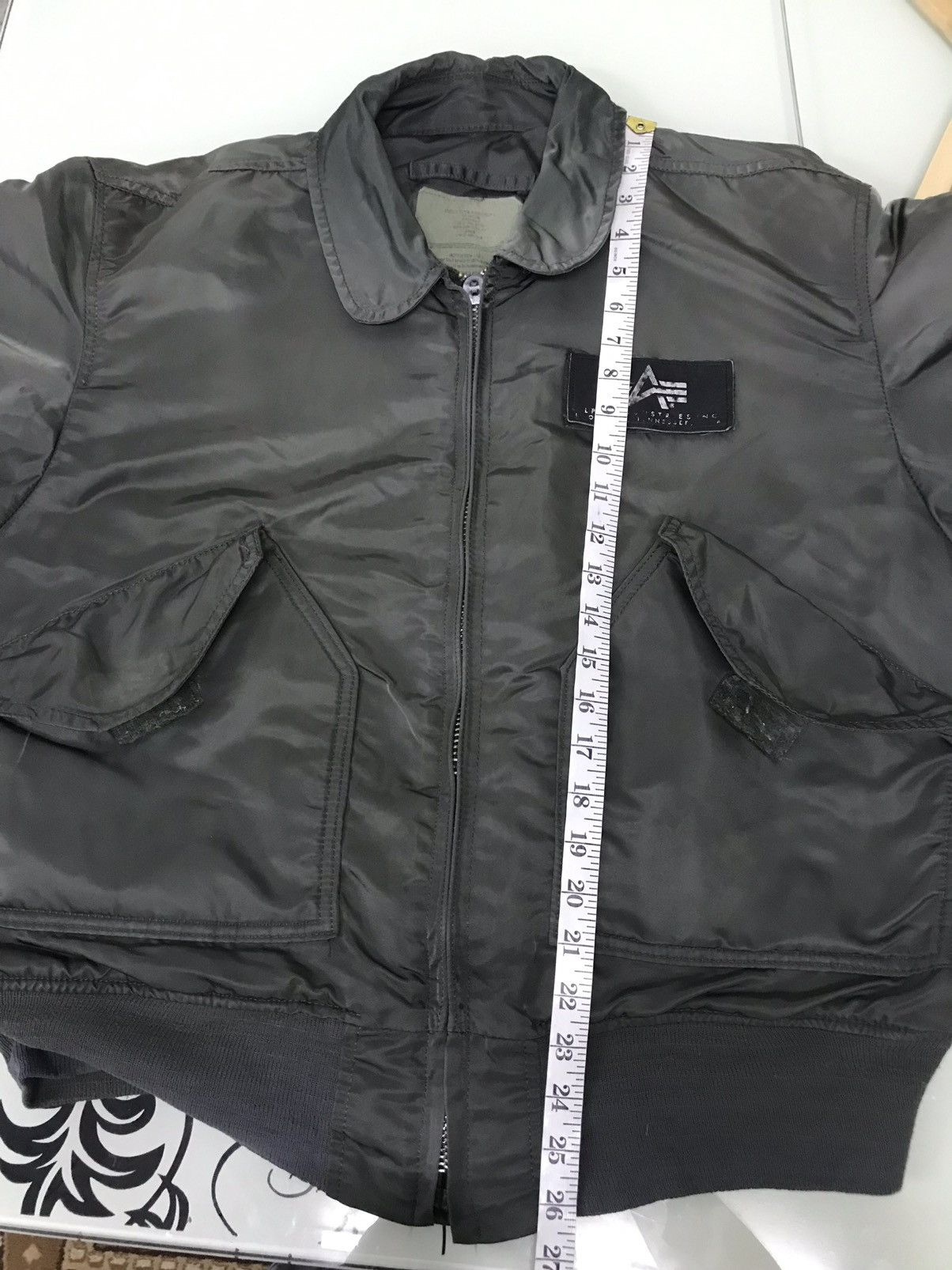 Alpha Industries Vintage Army Alpha Industries Distressed Bomber Jacket Size US L / EU 52-54 / 3 - 18 Thumbnail