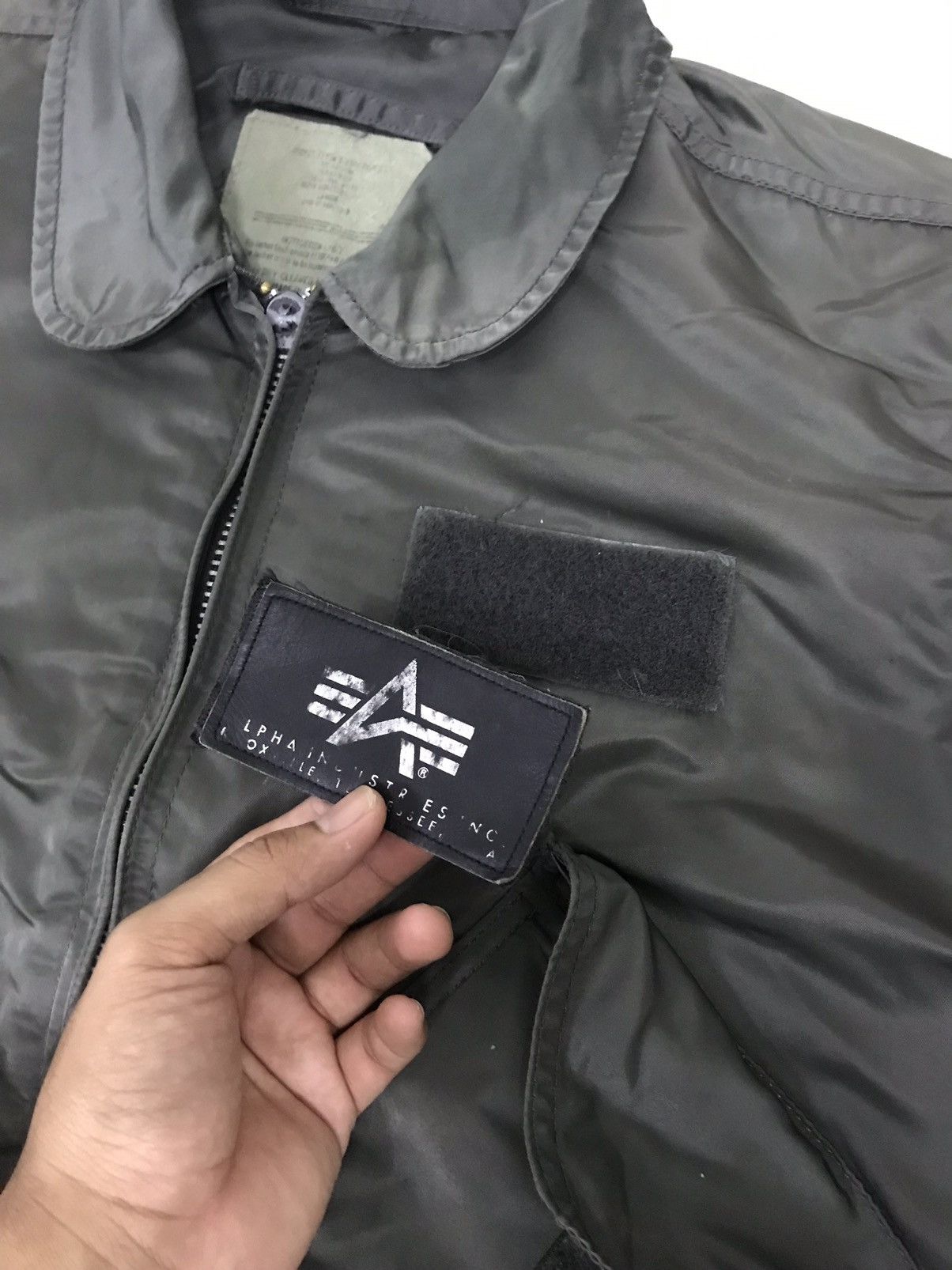 Alpha Industries Vintage Army Alpha Industries Distressed Bomber Jacket Size US L / EU 52-54 / 3 - 12 Thumbnail