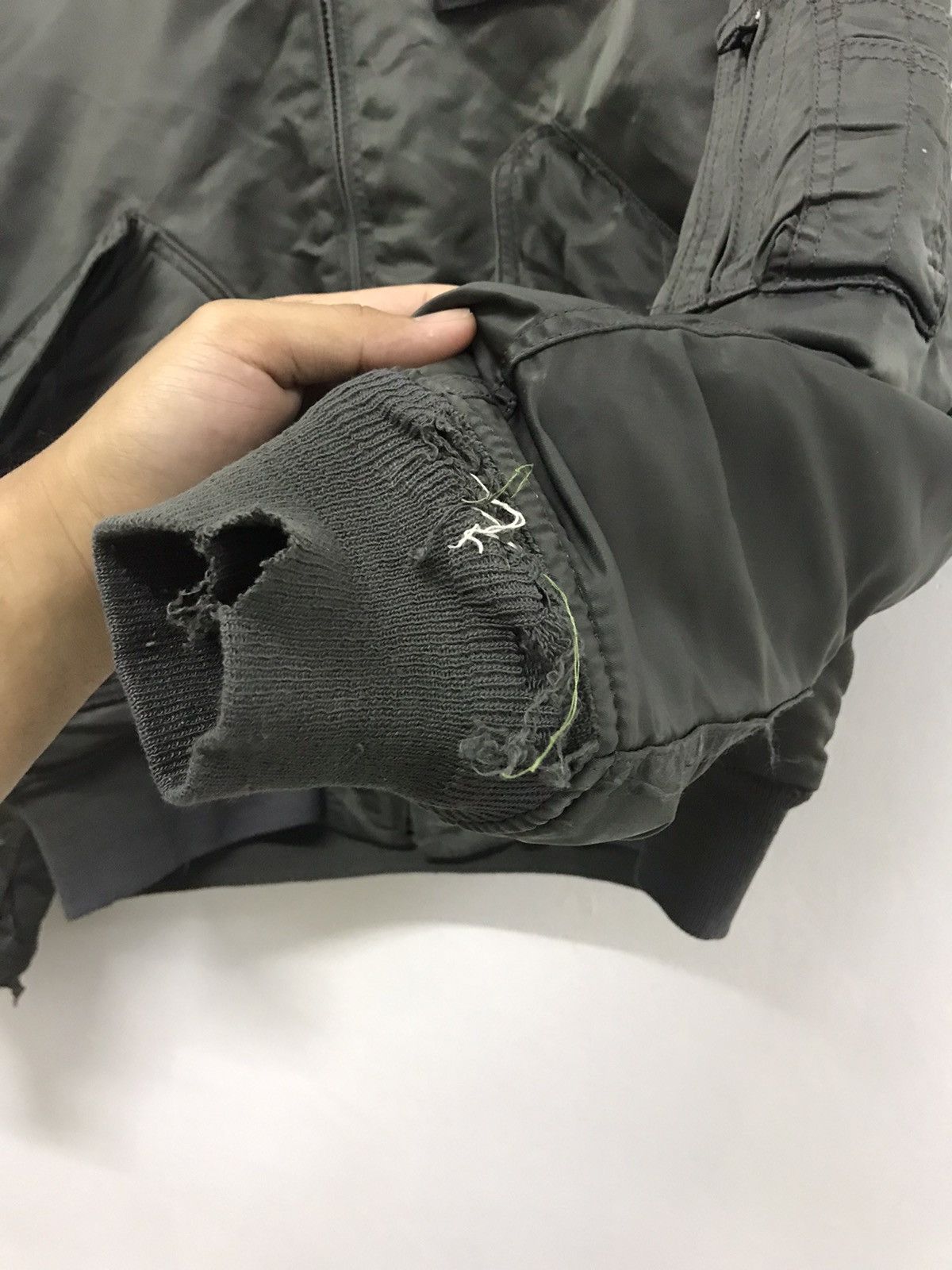 Alpha Industries Vintage Army Alpha Industries Distressed Bomber Jacket Size US L / EU 52-54 / 3 - 7 Thumbnail