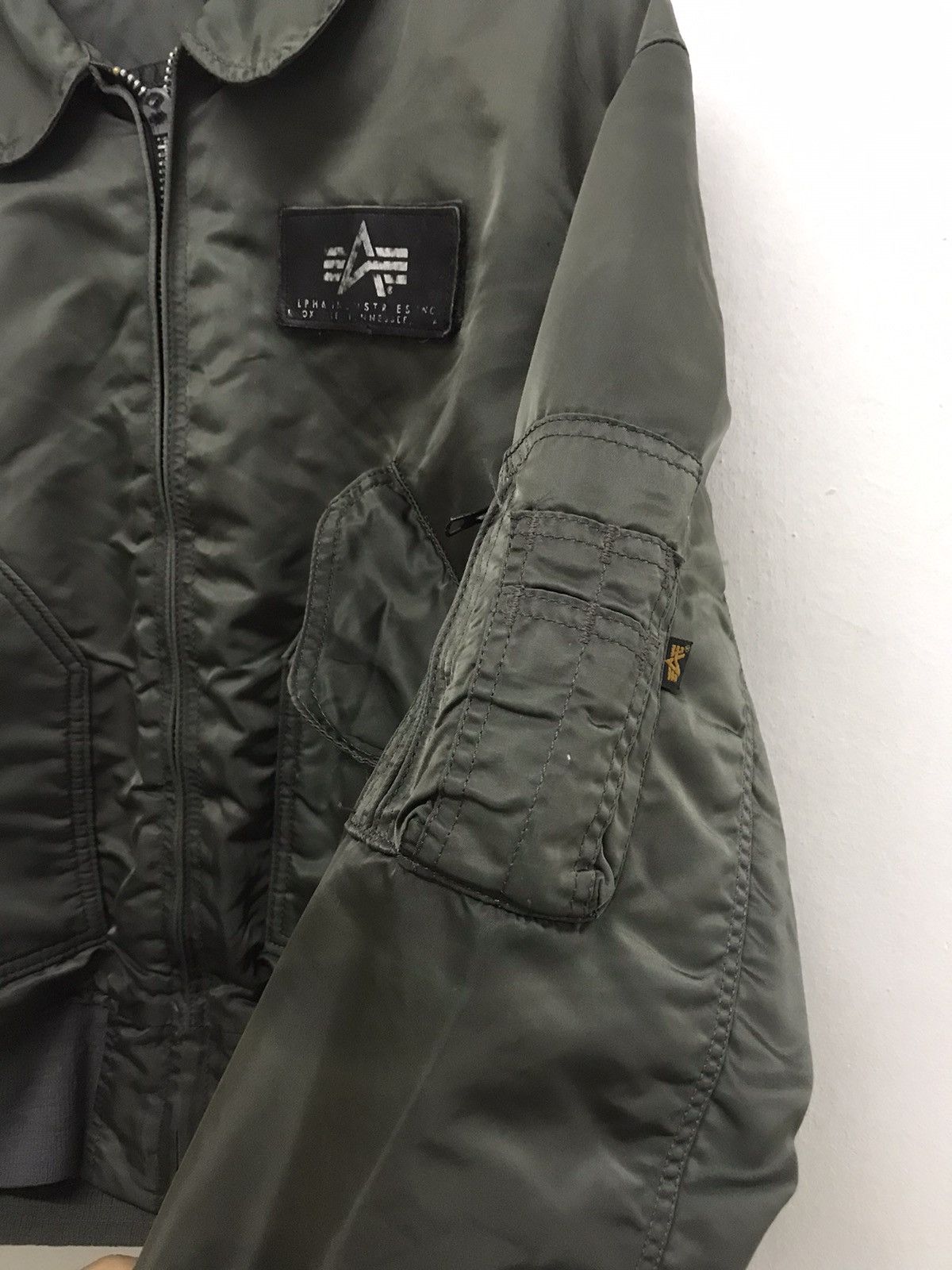 Alpha Industries Vintage Army Alpha Industries Distressed Bomber Jacket Size US L / EU 52-54 / 3 - 11 Thumbnail