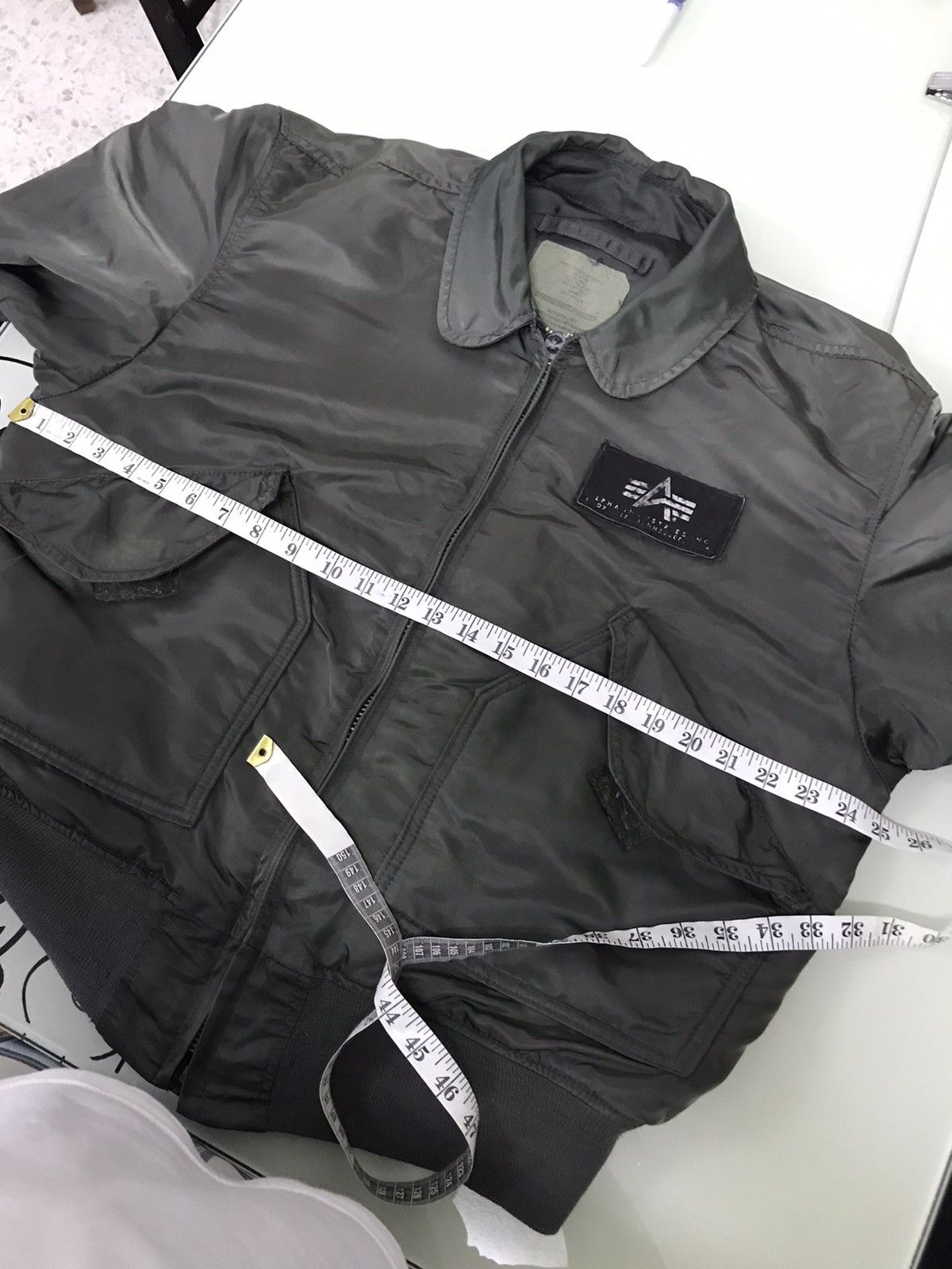 Alpha Industries Vintage Army Alpha Industries Distressed Bomber Jacket Size US L / EU 52-54 / 3 - 17 Thumbnail