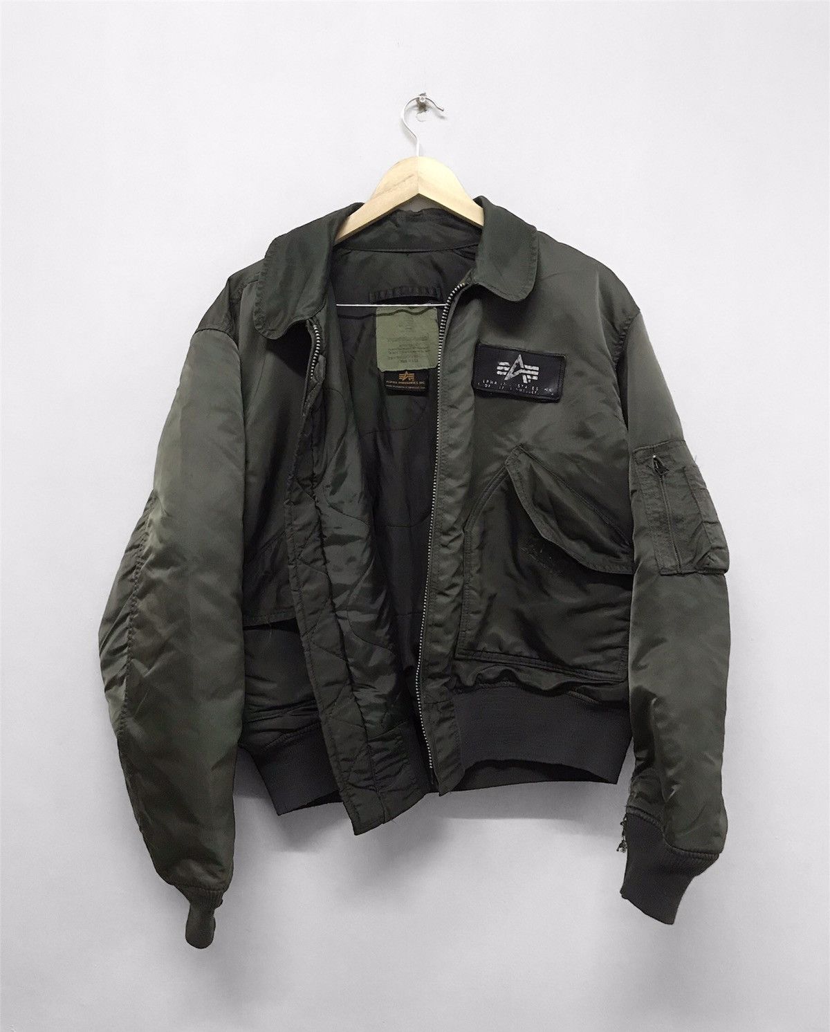 Alpha Industries Vintage Army Alpha Industries Distressed Bomber Jacket Size US L / EU 52-54 / 3 - 1 Thumbnail