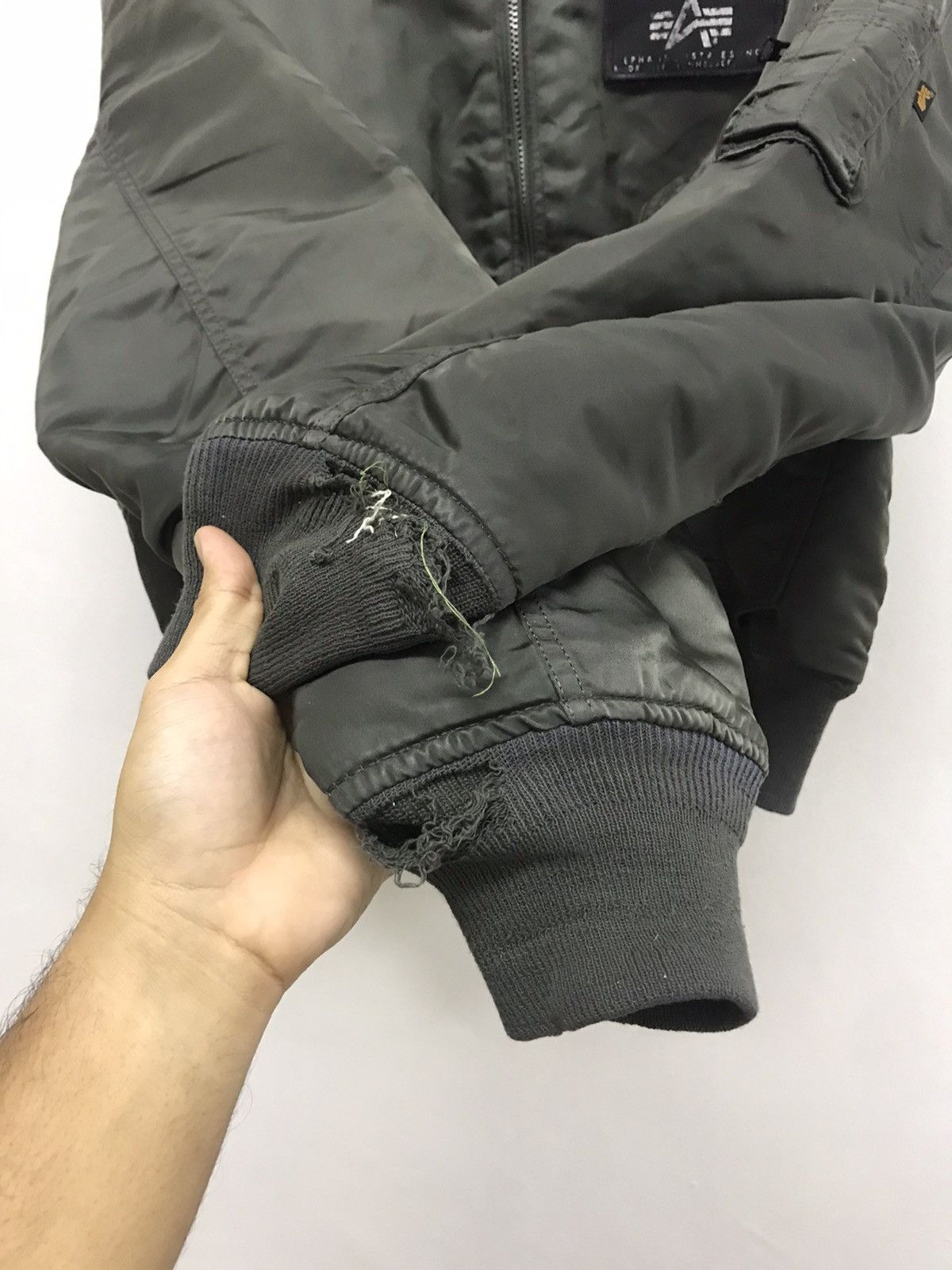 Alpha Industries Vintage Army Alpha Industries Distressed Bomber Jacket Size US L / EU 52-54 / 3 - 8 Thumbnail