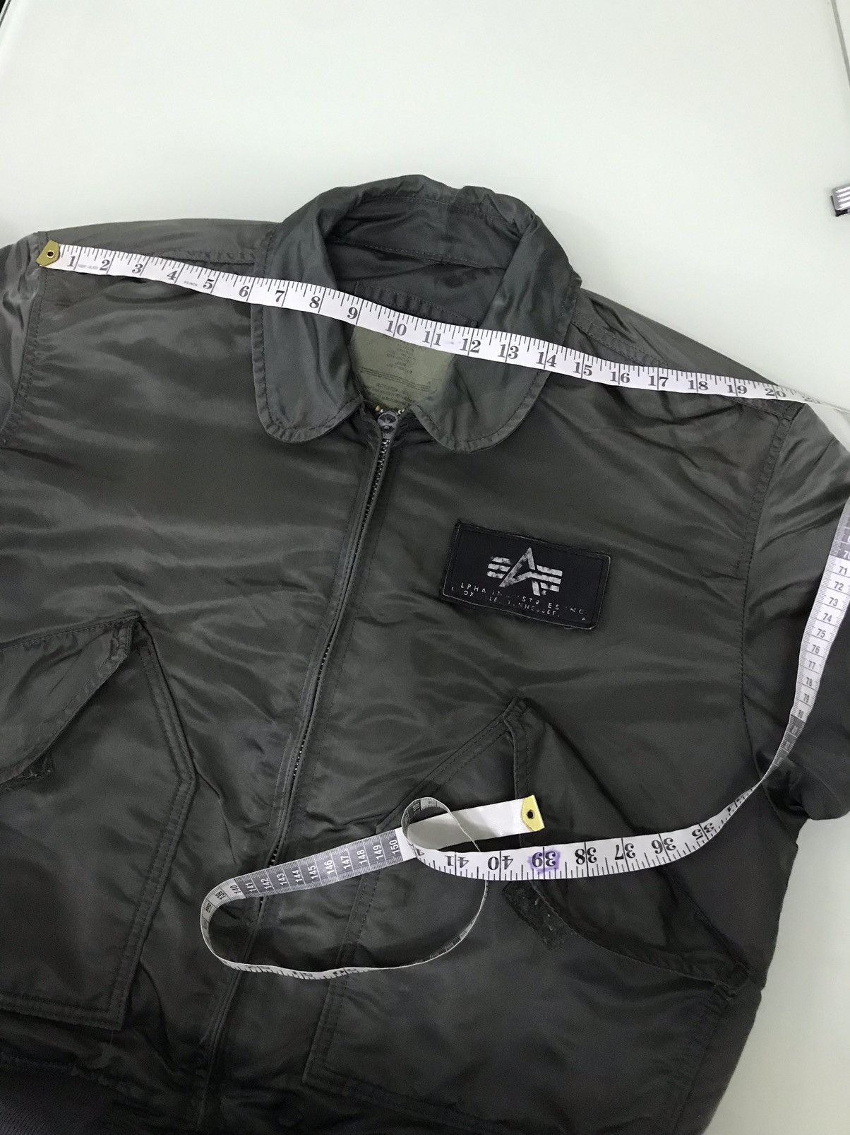 Alpha Industries Vintage Army Alpha Industries Distressed Bomber Jacket Size US L / EU 52-54 / 3 - 19 Thumbnail