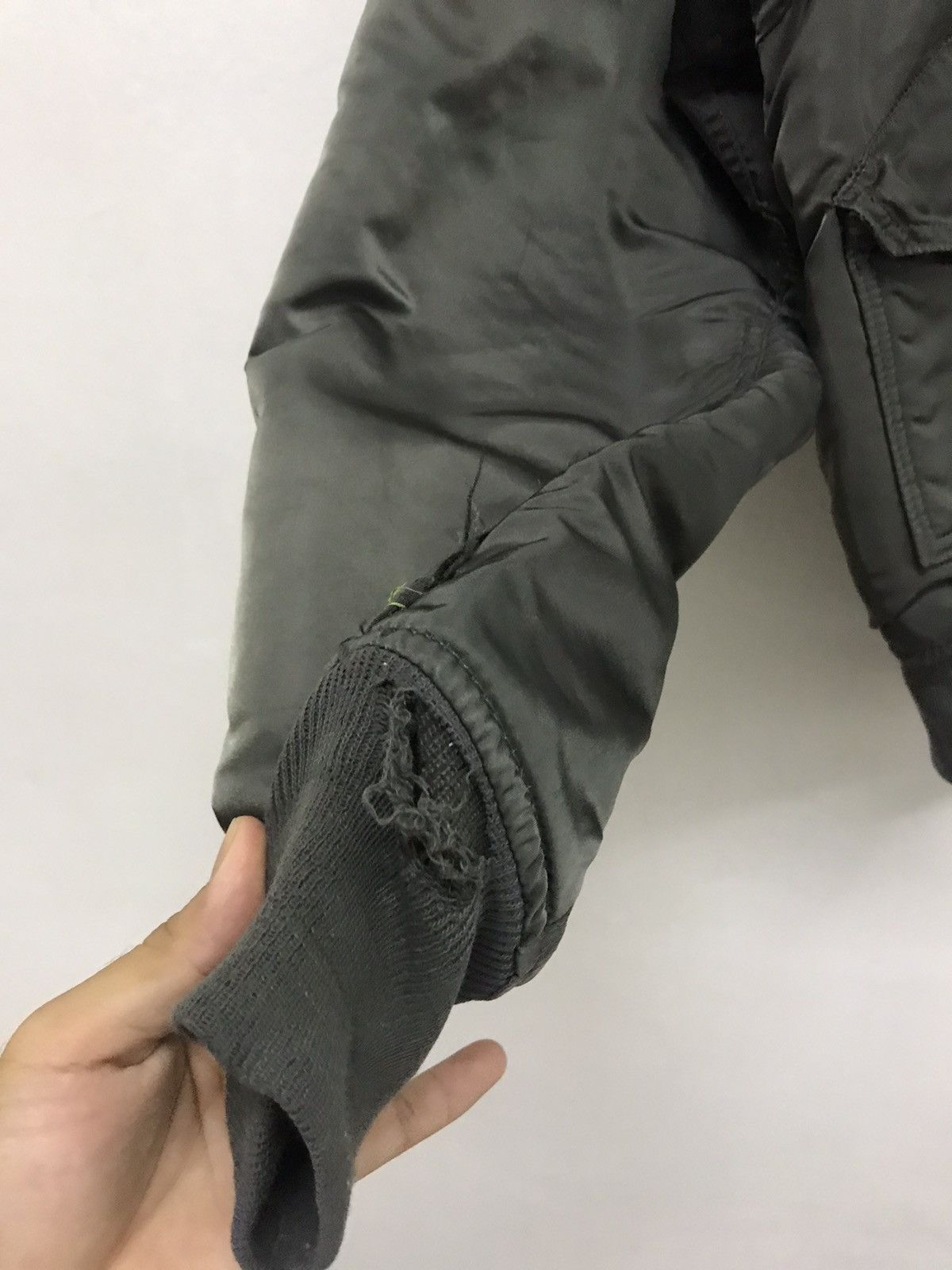 Alpha Industries Vintage Army Alpha Industries Distressed Bomber Jacket Size US L / EU 52-54 / 3 - 5 Thumbnail