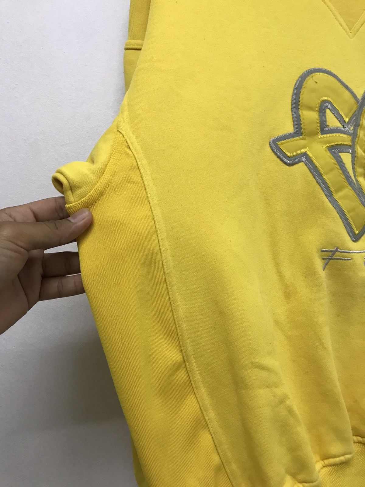 Fubu Vintage y2k Fubu Big Logo Sweatshirt Yellow Size US L / EU 52-54 / 3 - 5 Thumbnail