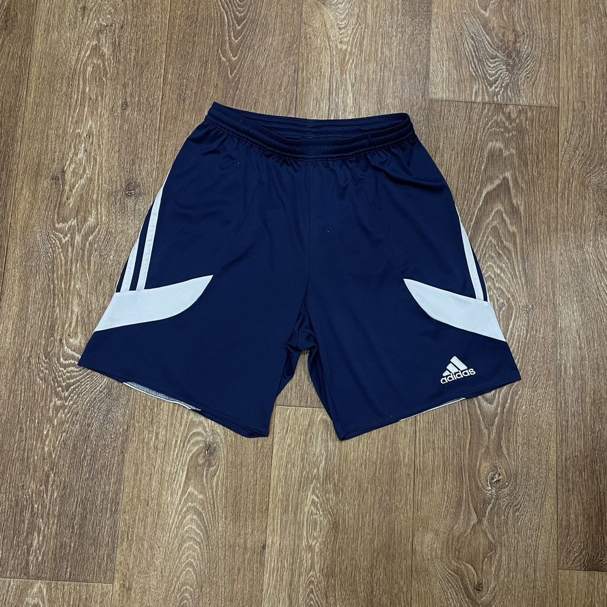 Vintage Vintage Adidas Y2K Baggy Shorts Streetwear Navy Thrashed 30 Size US 30 / EU 46 - 1 Thumbnail