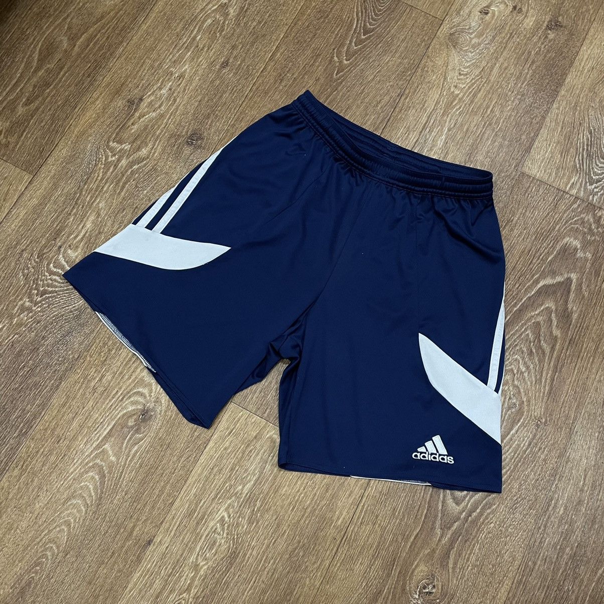 Vintage Vintage Adidas Y2K Baggy Shorts Streetwear Navy Thrashed 30 Size US 30 / EU 46 - 2 Thumbnail