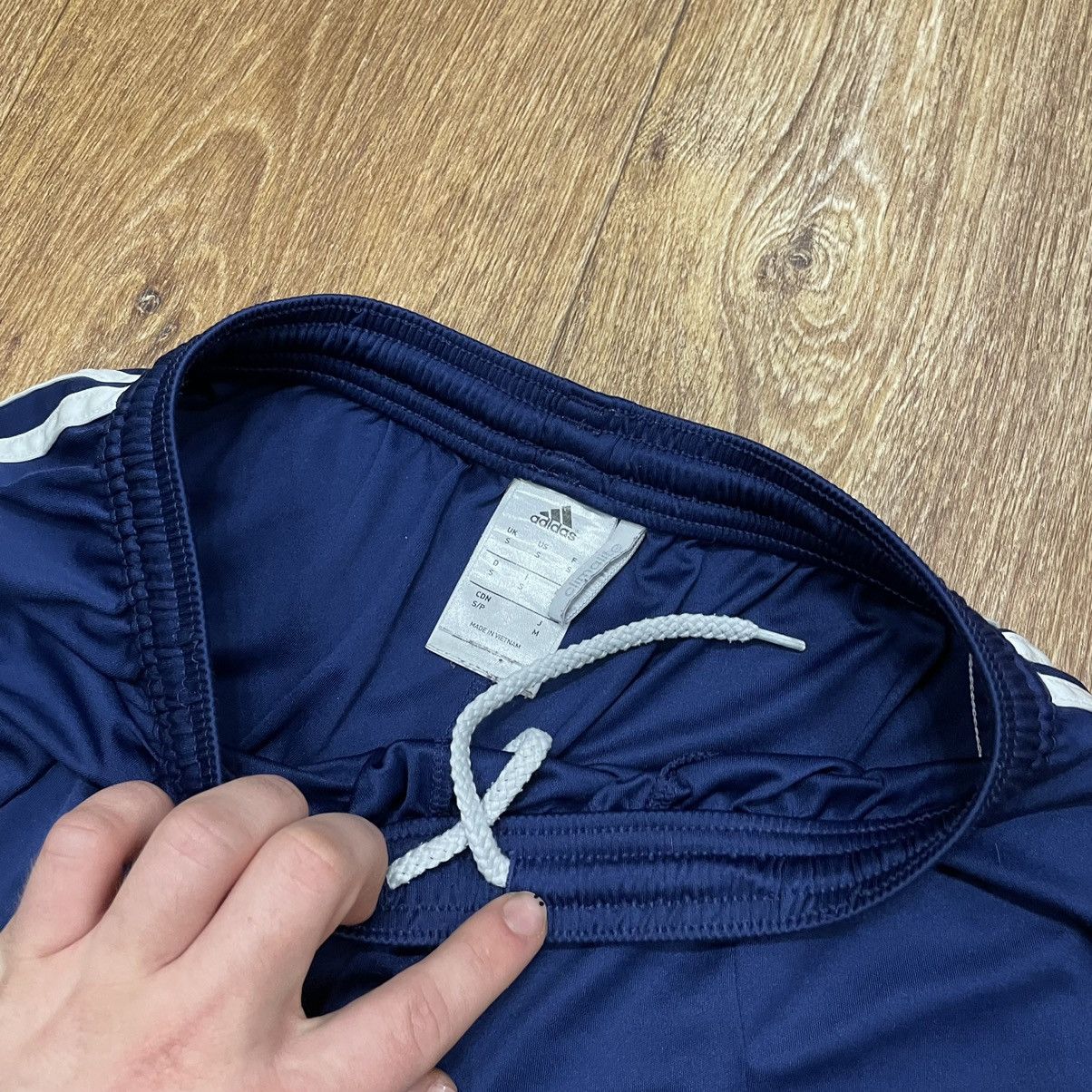 Vintage Vintage Adidas Y2K Baggy Shorts Streetwear Navy Thrashed 30 Size US 30 / EU 46 - 6 Thumbnail