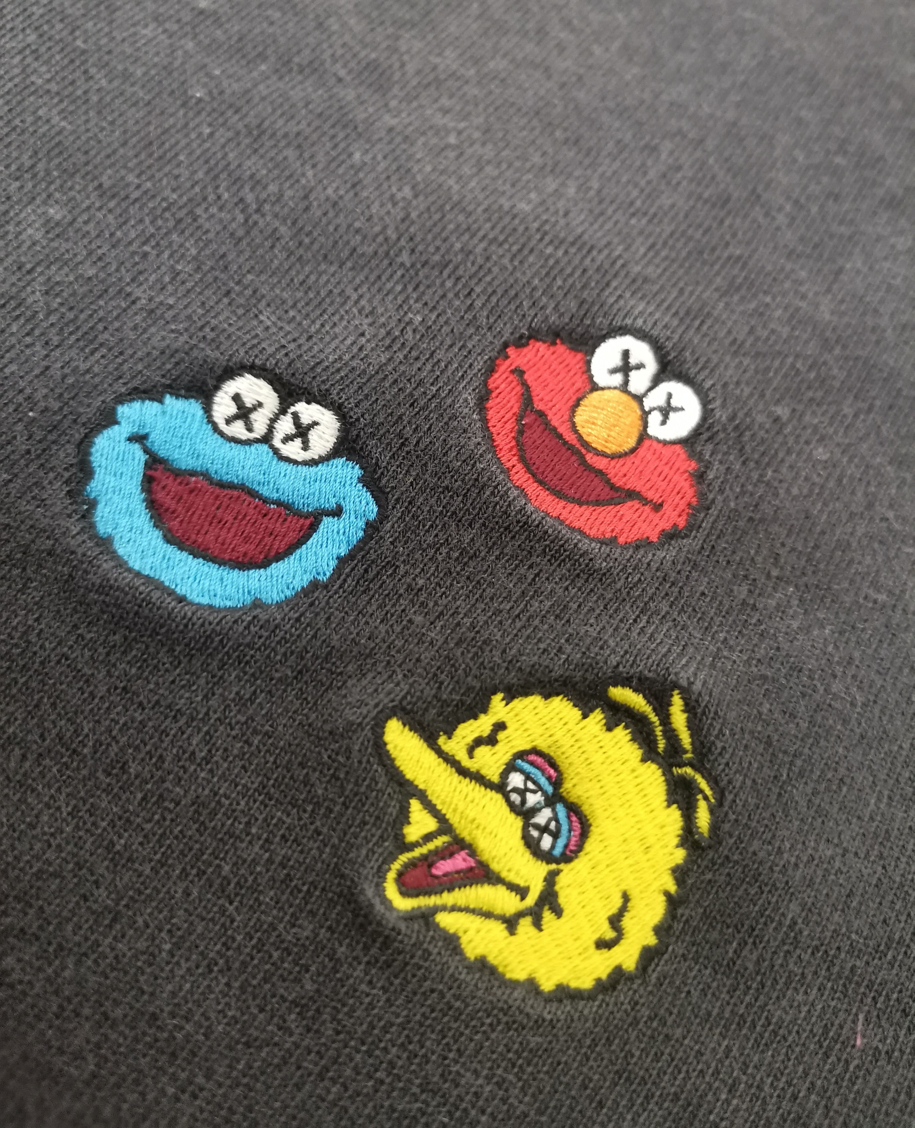Designer × Japanese Brand × Kaws Kaws x Sesame Street Sweatshirt Size US L / EU 52-54 / 3 - 3 Thumbnail