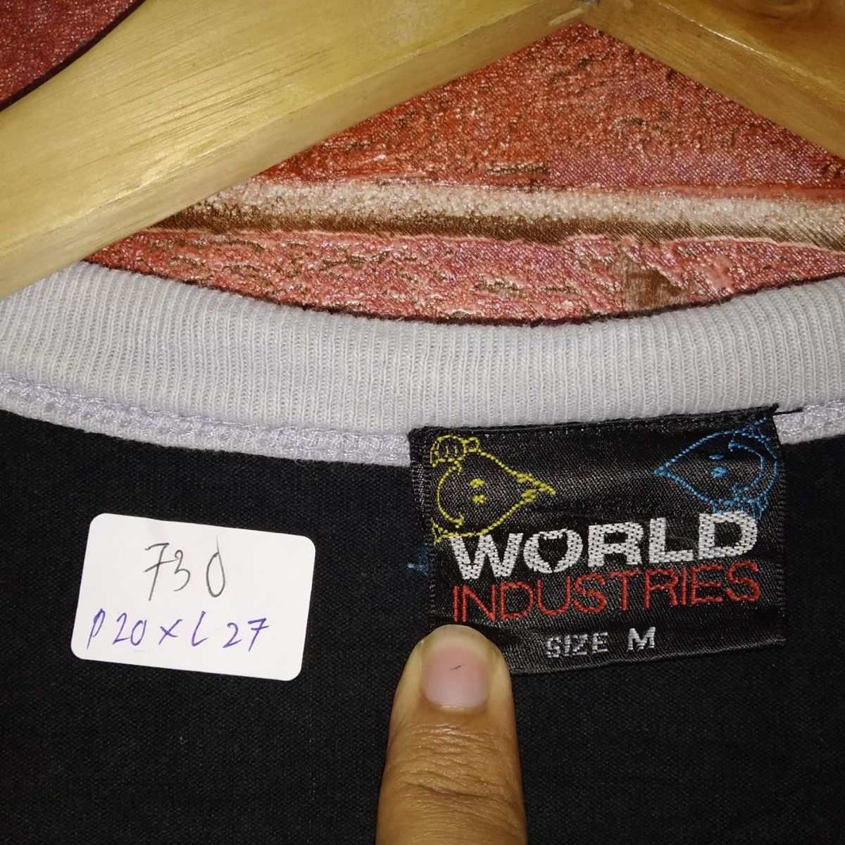 Vintage Vintage World Industries Design Skateboard Skatewear Shirt Size US M / EU 48-50 / 2 - 4 Thumbnail