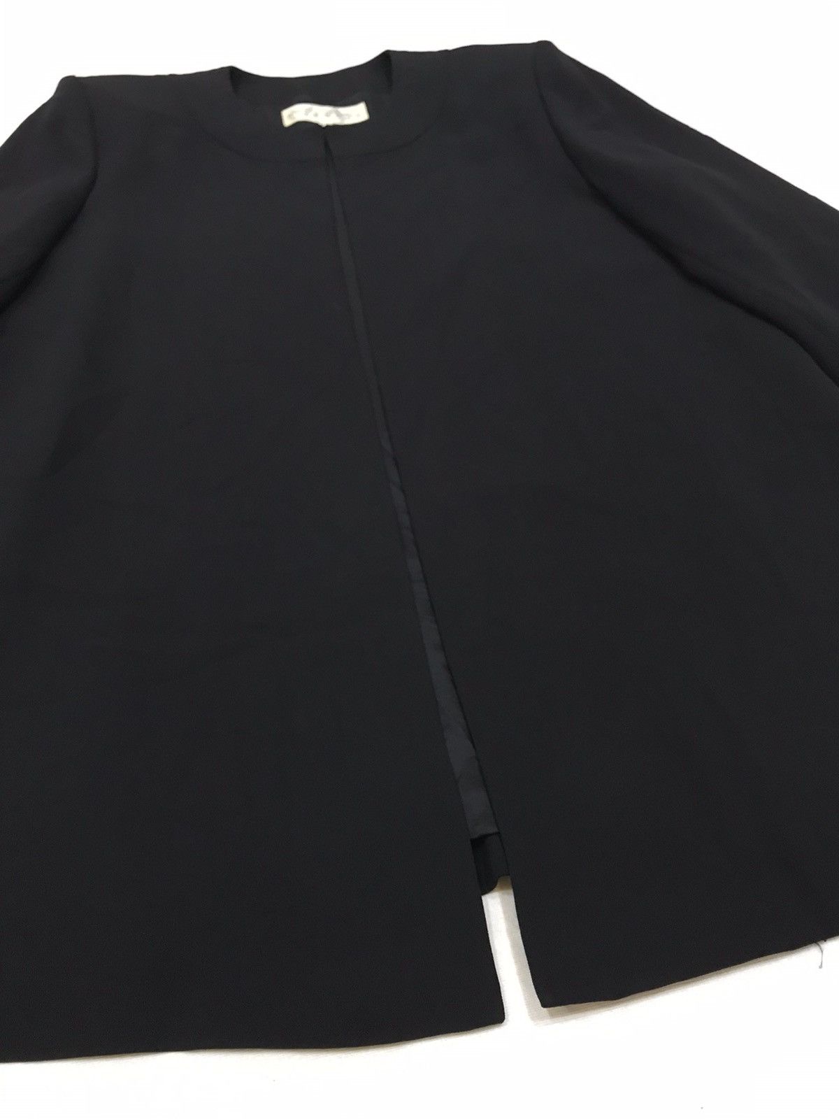 Givenchy VINTAGE GIVENCHY HI-FORMAL BLACK CARDIGAN JACKET Size US M / EU 48-50 / 2 - 3 Thumbnail
