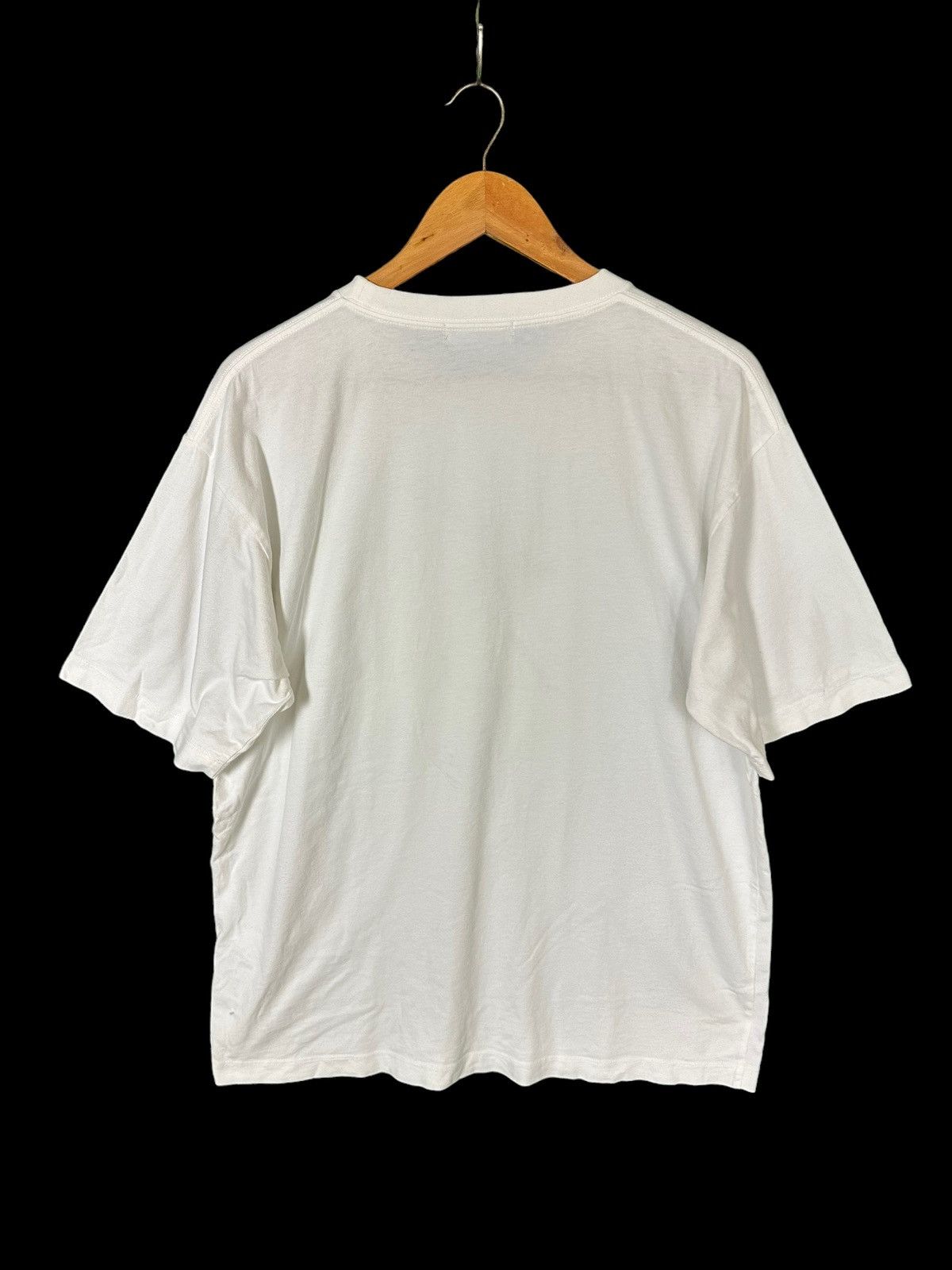 Vintage Vintage Banksy “Flower Thrower” Graphic Art T-Shirt Size US L / EU 52-54 / 3 - 3 Thumbnail