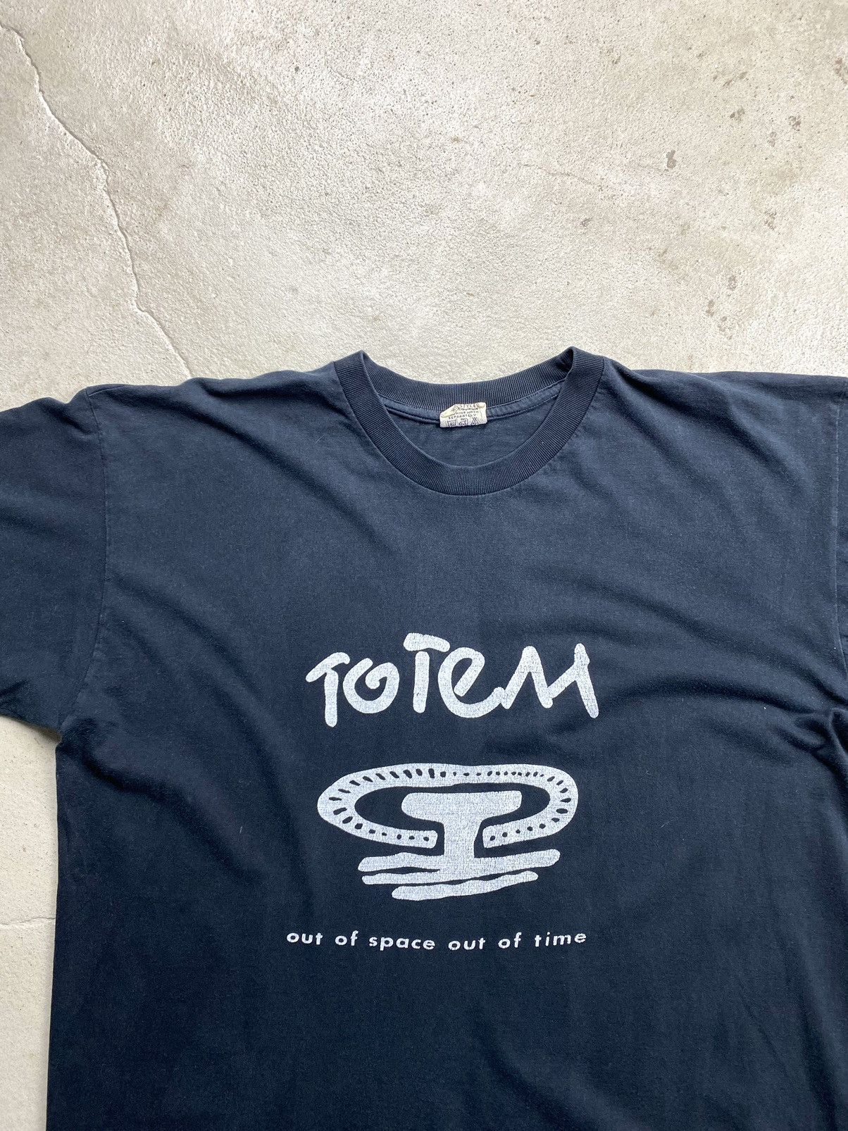 Band Tees 80-90’s Vintage Totem Magic Symbol Out Of Space T Shirt Size US XL / EU 56 / 4 - 2 Thumbnail