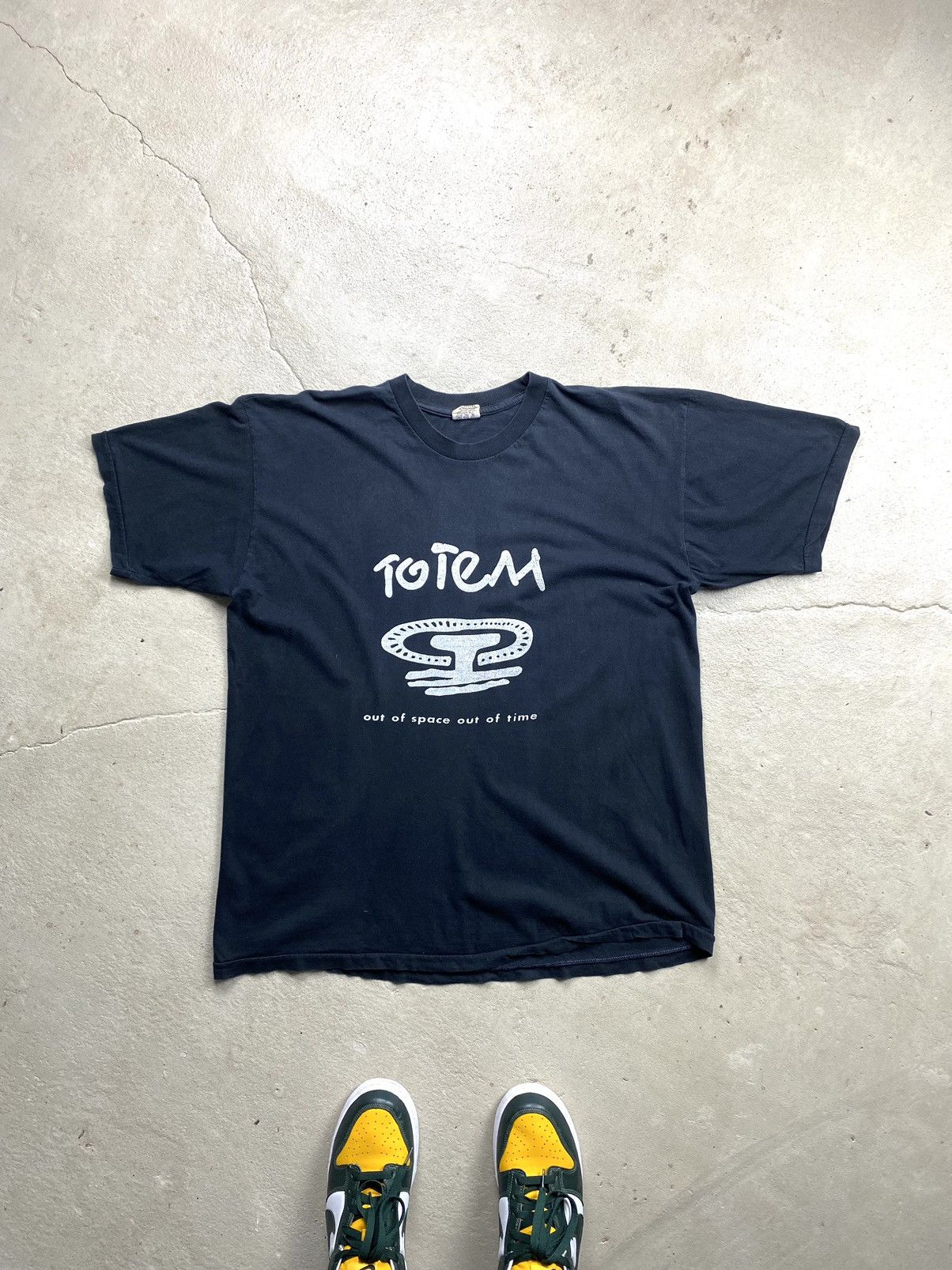 Band Tees 80-90’s Vintage Totem Magic Symbol Out Of Space T Shirt Size US XL / EU 56 / 4 - 1 Thumbnail