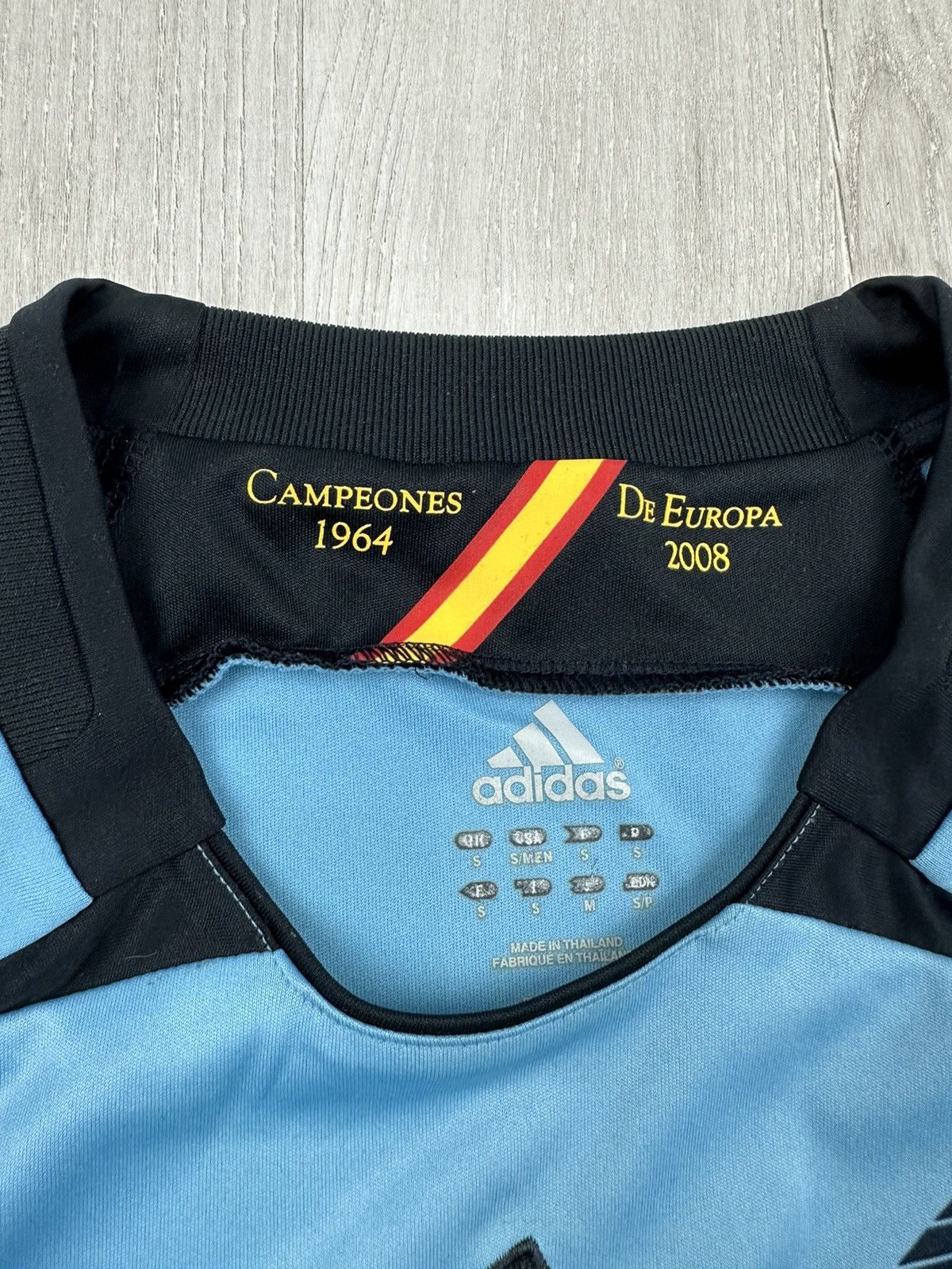 Adidas Spain Jersey Euro Cup 2013 Soccer Football Size US S / EU 44-46 / 1 - 5 Thumbnail