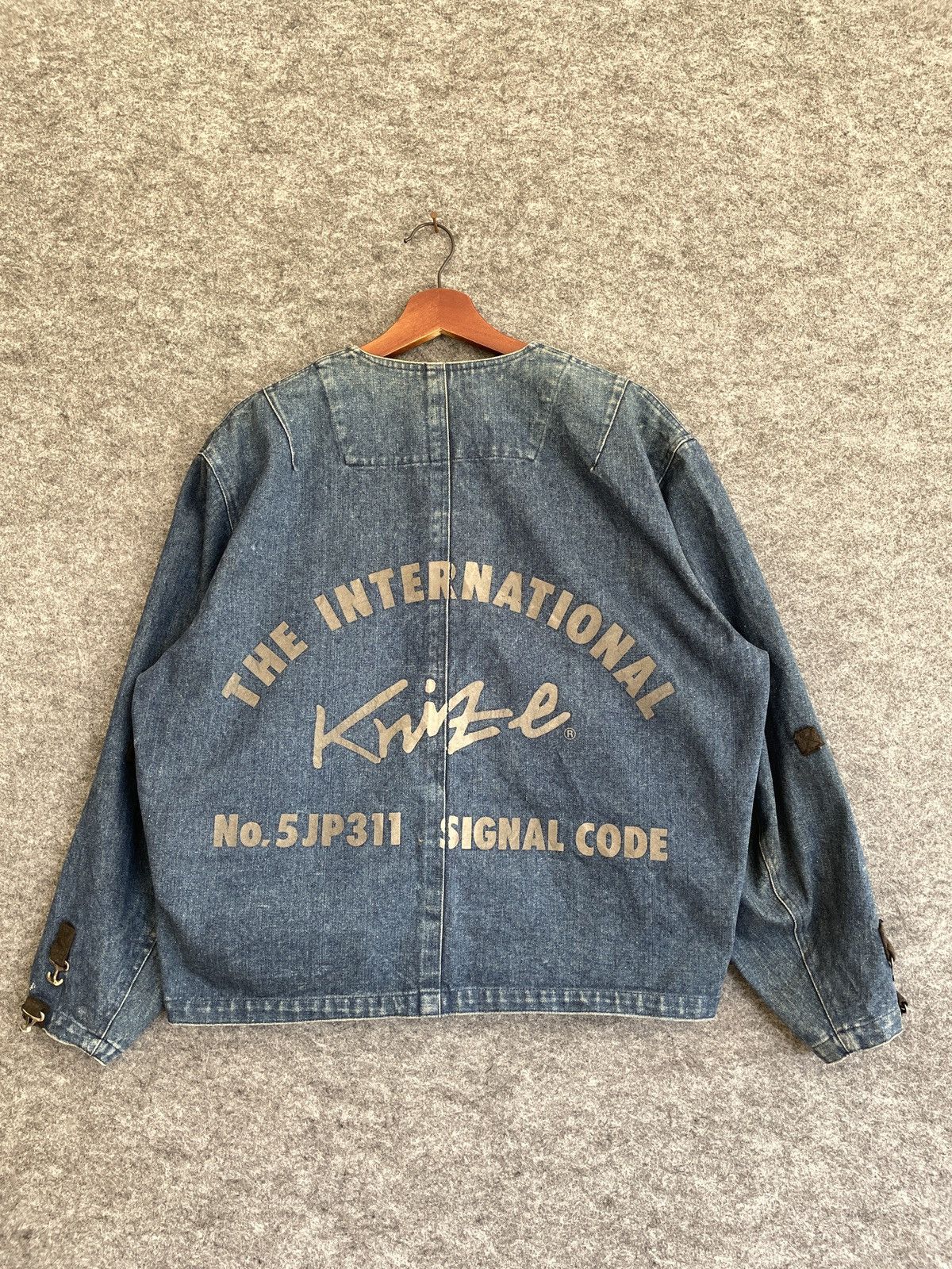 THE INTERNATIONAL KNIZE DENIM JACKET