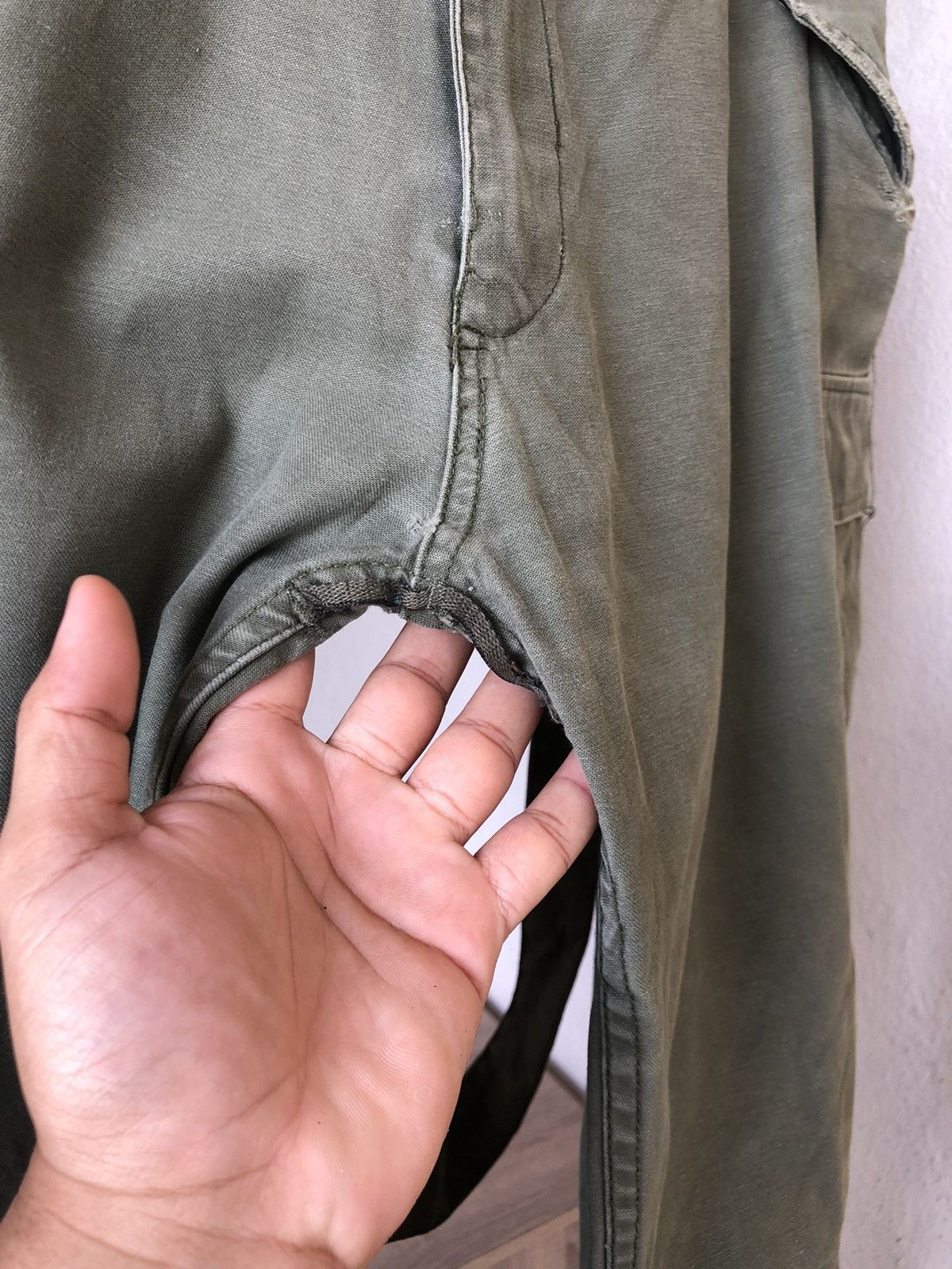 Vintage Vintage Army Loose Cut Distressed Cargo Pants Size US 34 / EU 50 - 12 Thumbnail