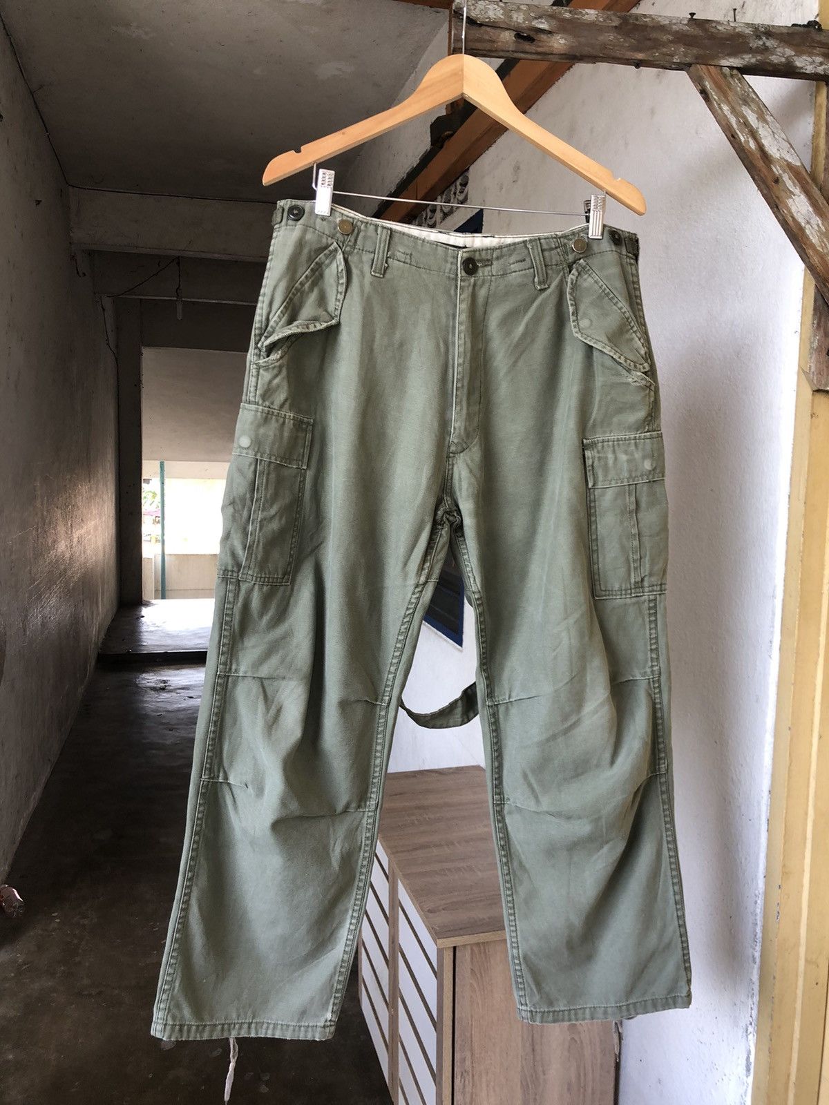 Vintage Vintage Army Loose Cut Distressed Cargo Pants Size US 34 / EU 50 - 8 Thumbnail