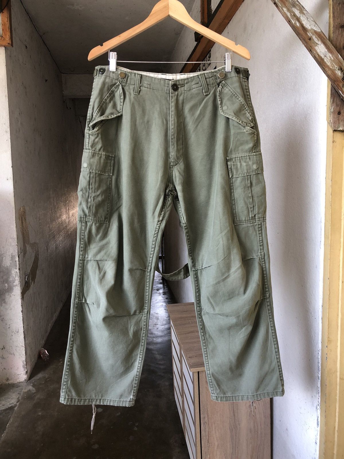 Vintage Vintage Army Loose Cut Distressed Cargo Pants Size US 34 / EU 50 - 2 Thumbnail