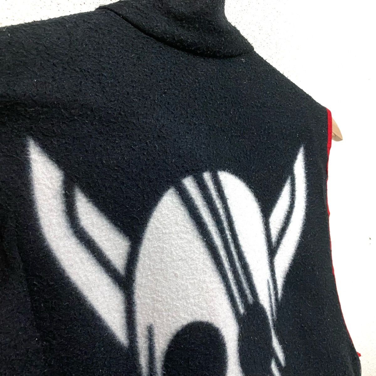 One Piece Vintage ONE PIECE Red Hair PIRATES fleece Sleeveless Size US L / EU 52-54 / 3 - 2 Thumbnail