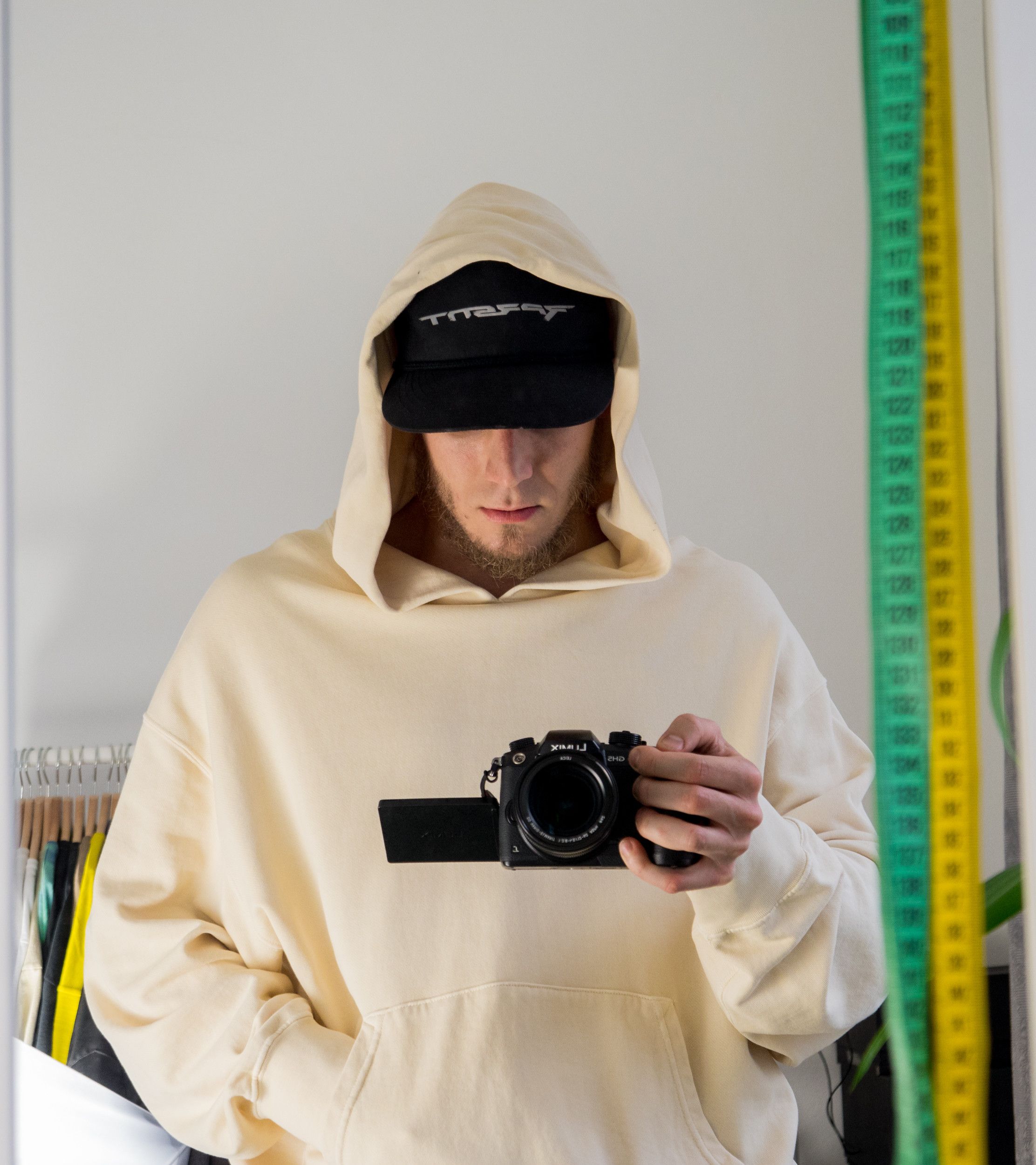 Yeezy YEEZY SEASON 4 Boxy Fit Cotton HOODIE Beige (L) Size US M / EU 48-50 / 2 - 14 Thumbnail
