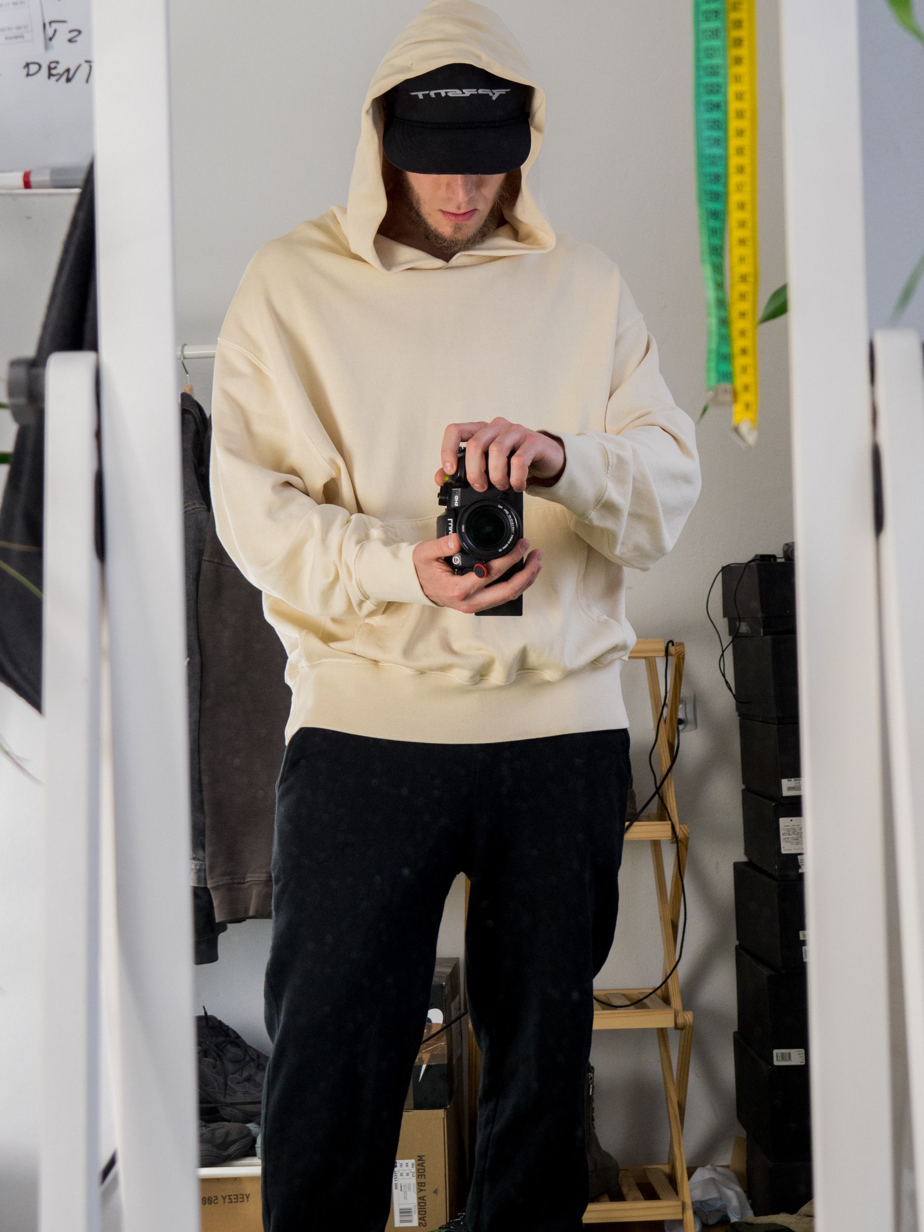 Yeezy YEEZY SEASON 4 Boxy Fit Cotton HOODIE Beige (L) Size US M / EU 48-50 / 2 - 12 Thumbnail
