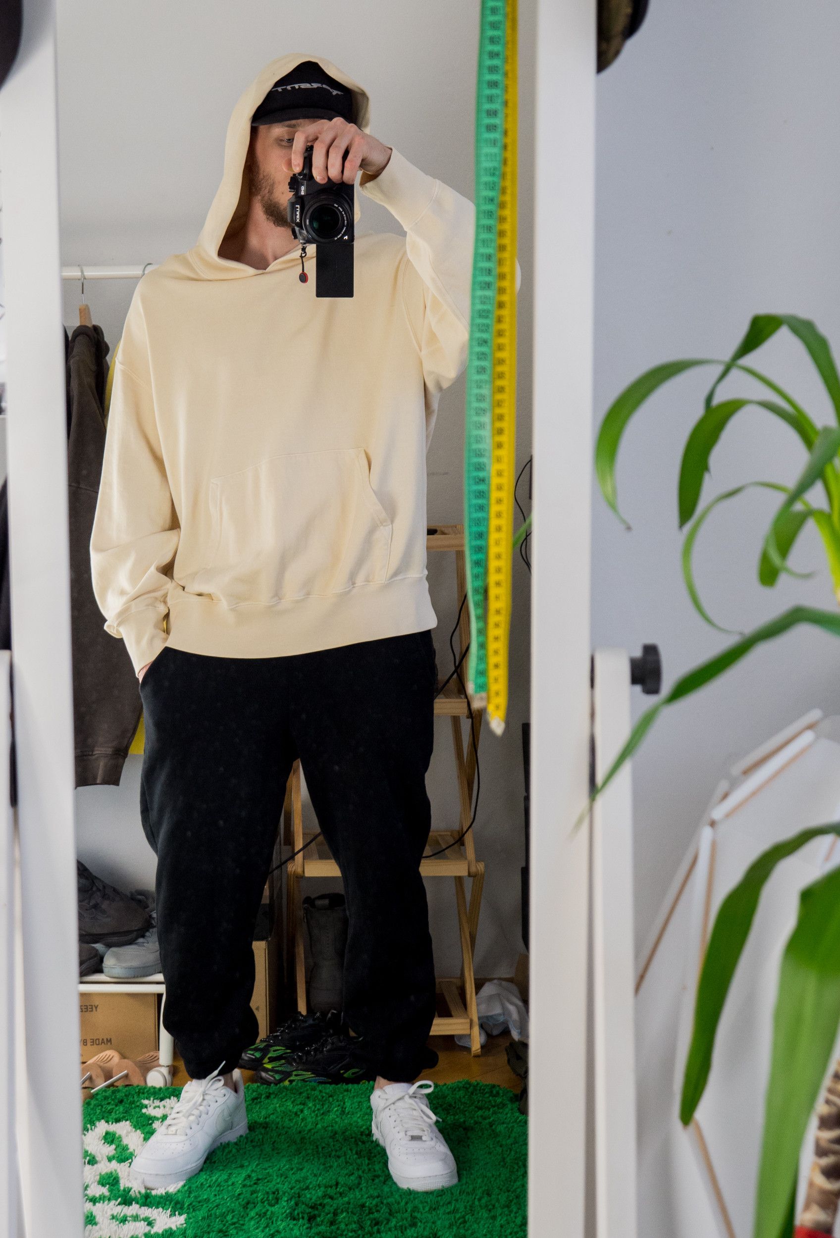 Yeezy YEEZY SEASON 4 Boxy Fit Cotton HOODIE Beige (L) Size US M / EU 48-50 / 2 - 13 Thumbnail
