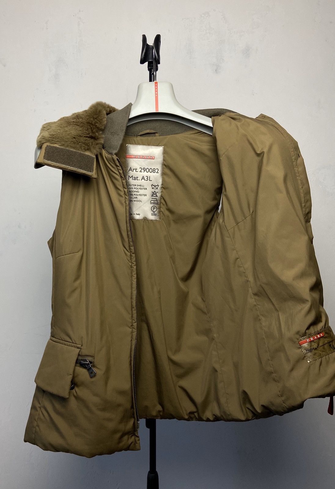 Prada prada down fur utility vest Size M / US 6-8 / IT 42-44 - 3 Thumbnail
