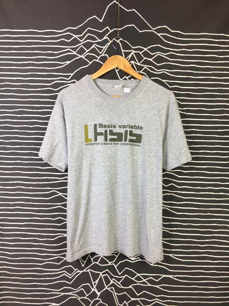 Hill Crop Basic Variable Graphic Tee