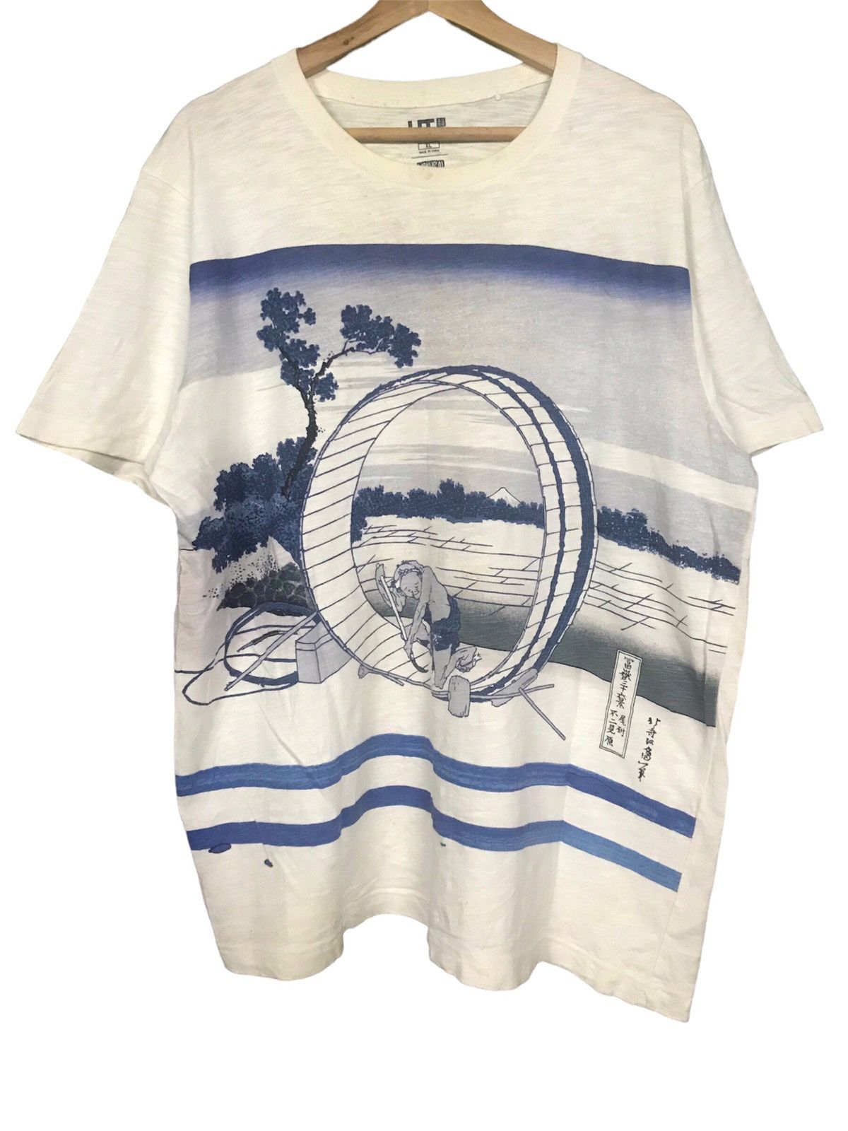 Uniqlo Hokusai Blue X Uniqlo Tshirt Crewneck Pullover Size US XL / EU 56 / 4 - 1 Thumbnail