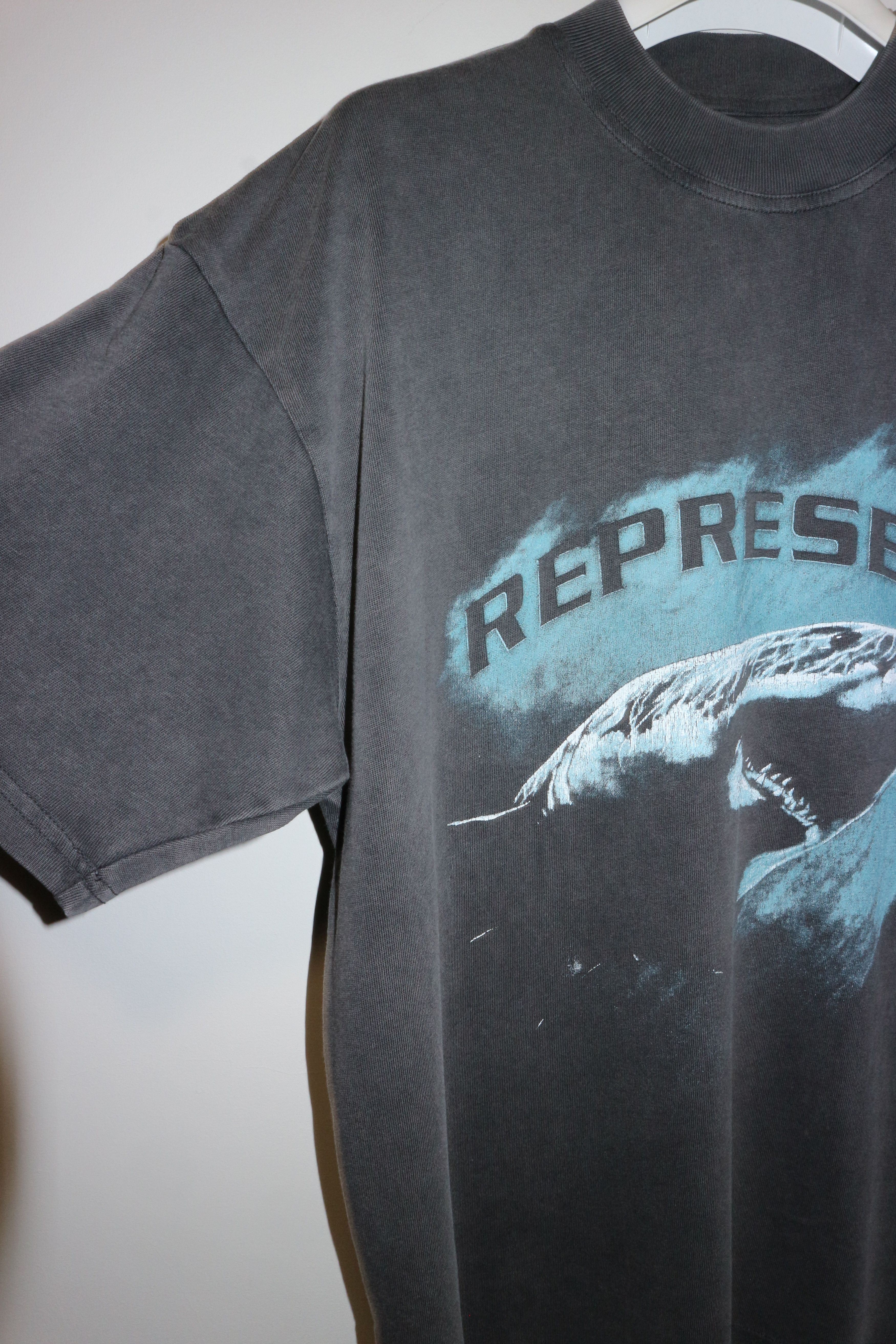 Represent Clo. SHARK PRINT T-SHIRT Size US L / EU 52-54 / 3 - 6 Thumbnail