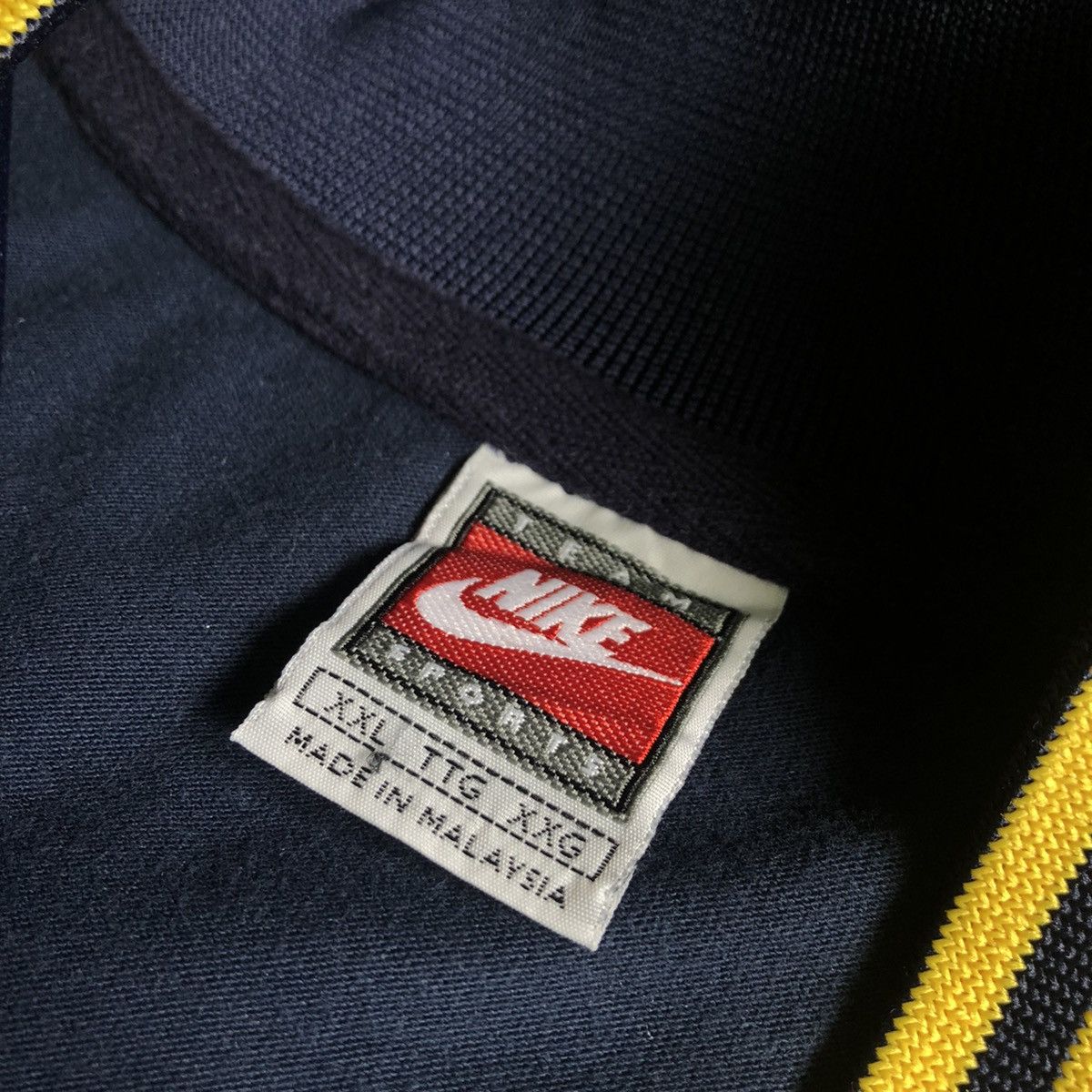 Nike Vintage 90s Nike Michigan Wolverines Warm Up Shooting Jersey Size US XXL / EU 58 / 5 - 4 Thumbnail