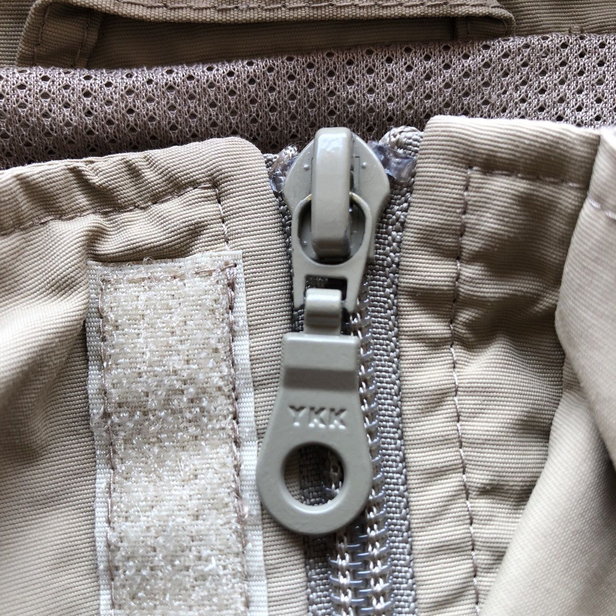 Uniqlo Vintage 90's Uniqlo Windbreaker Jacket Hoodie Nude Colour Size US XL / EU 56 / 4 - 11 Thumbnail