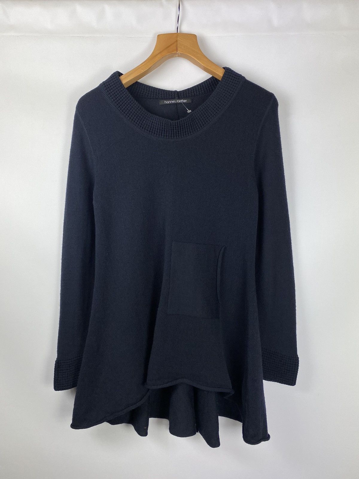 image of Avant Garde x Hannes Roether Women’S Avant-Garde Wool Sweater Pullover in Navy, Women's (Size Mediu