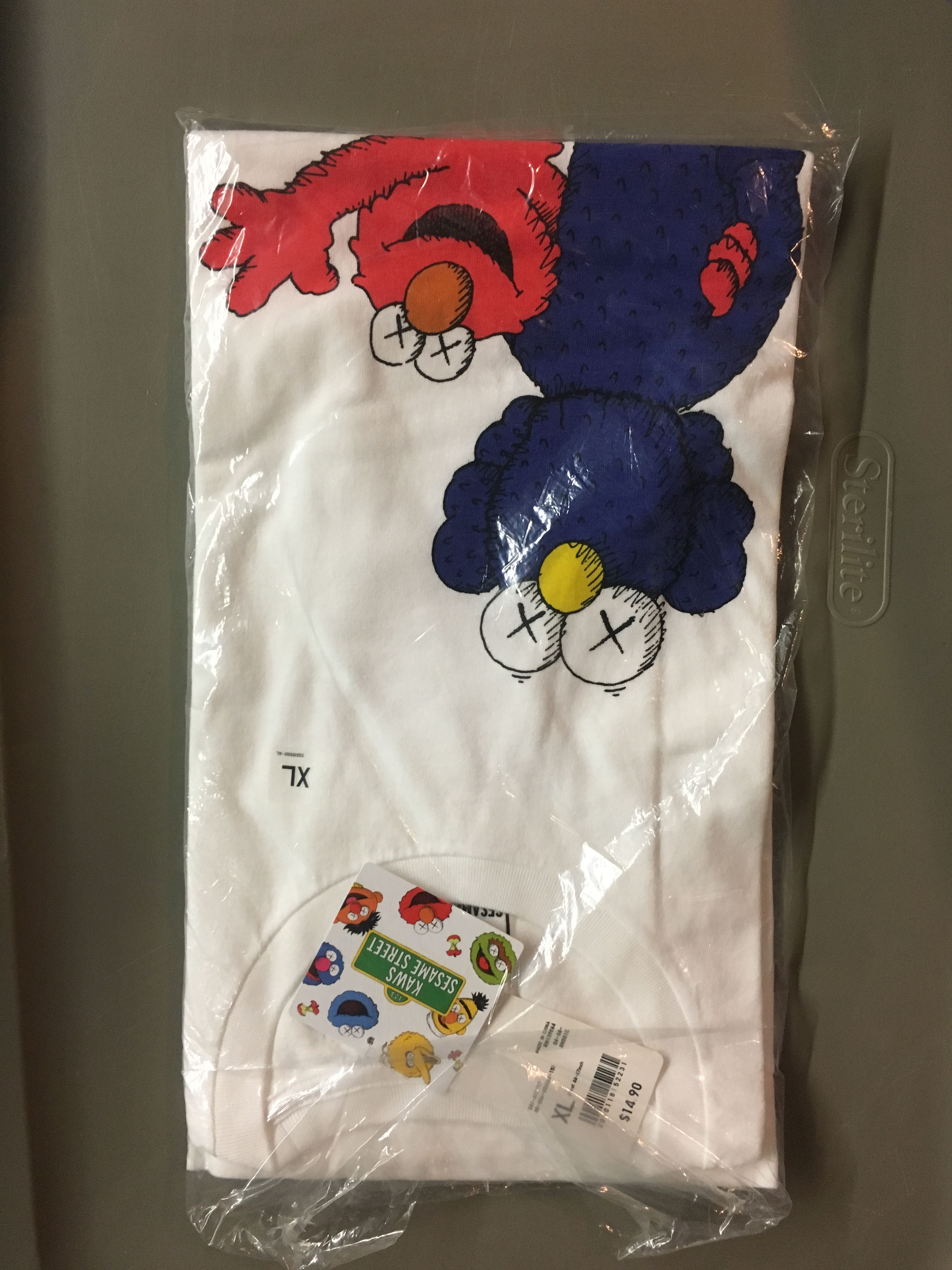 Uniqlo Uniqlo X Kaws X Sesame Street Elmo BFF Tee | Grailed