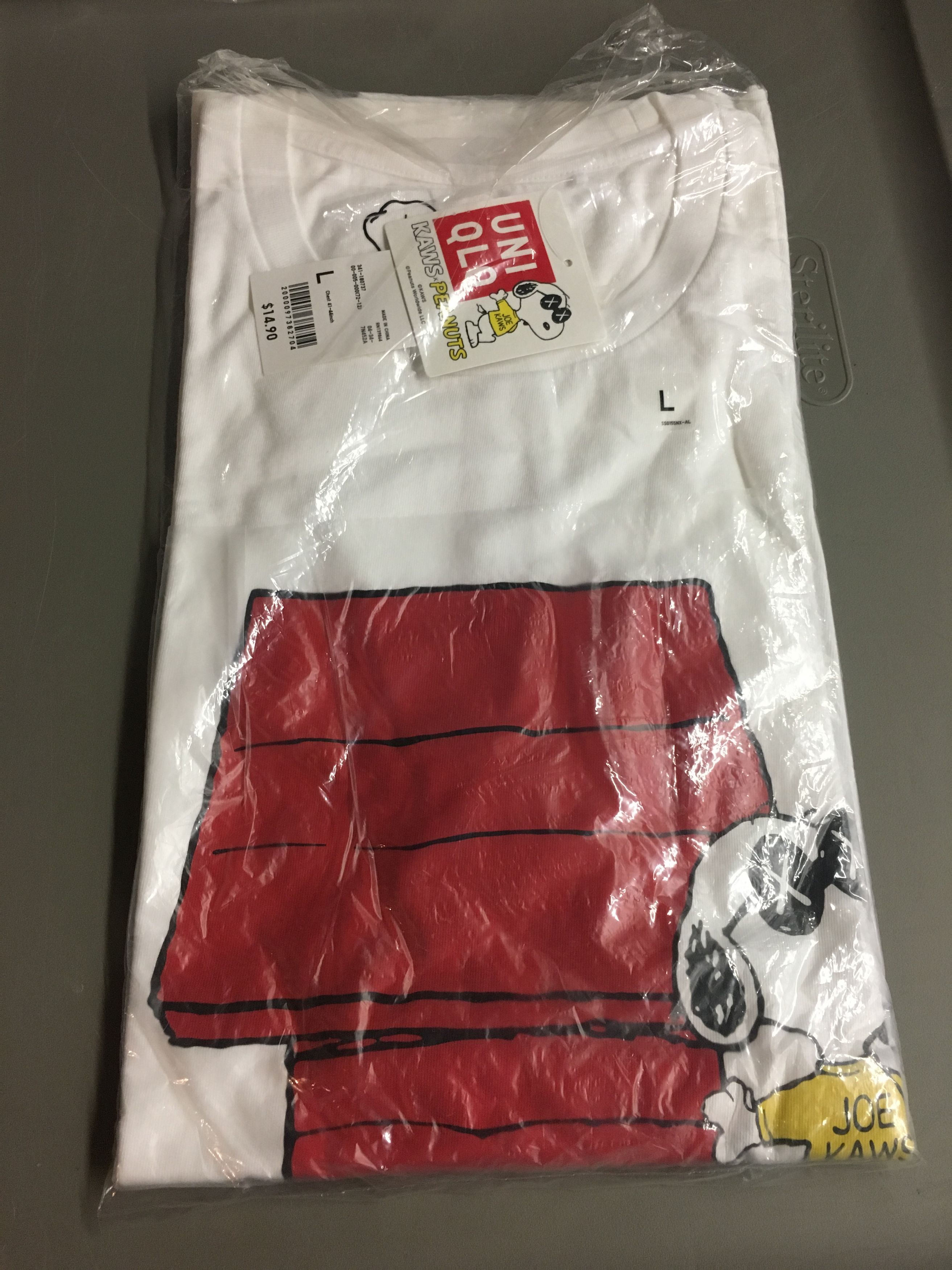 Uniqlo X Kaws X Snoopy Size Large Joe Kaws