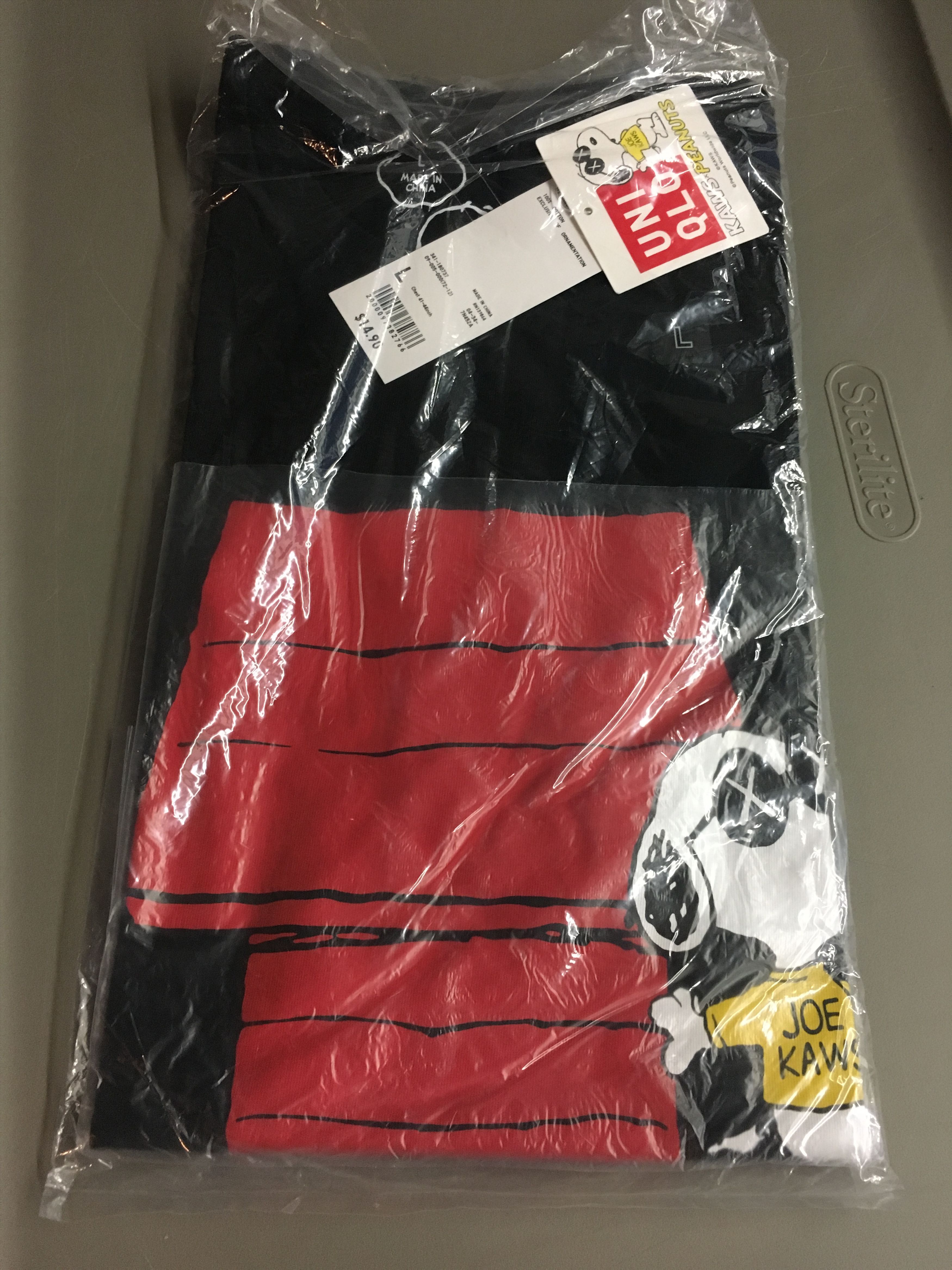 Kaws × Peanuts × Uniqlo Uniqlo X Kaws X Snoopy Size Large Joe Kaws Black Size US L / EU 52-54 / 3 - 1 Preview