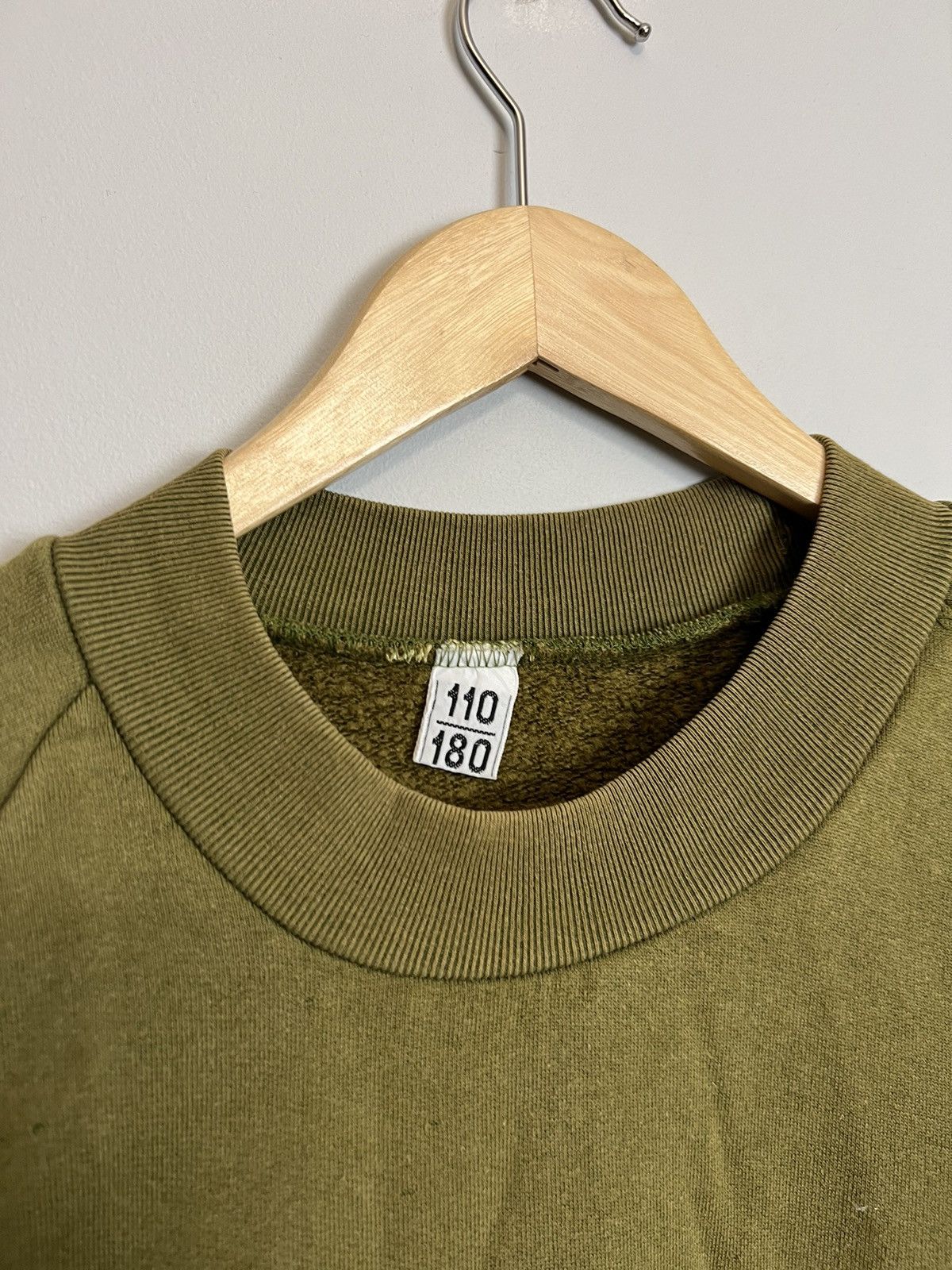 Vintage 80s Vintage Rare Colour Military Green Blank Sweatshirt Crew Size US L / EU 52-54 / 3 - 4 Thumbnail