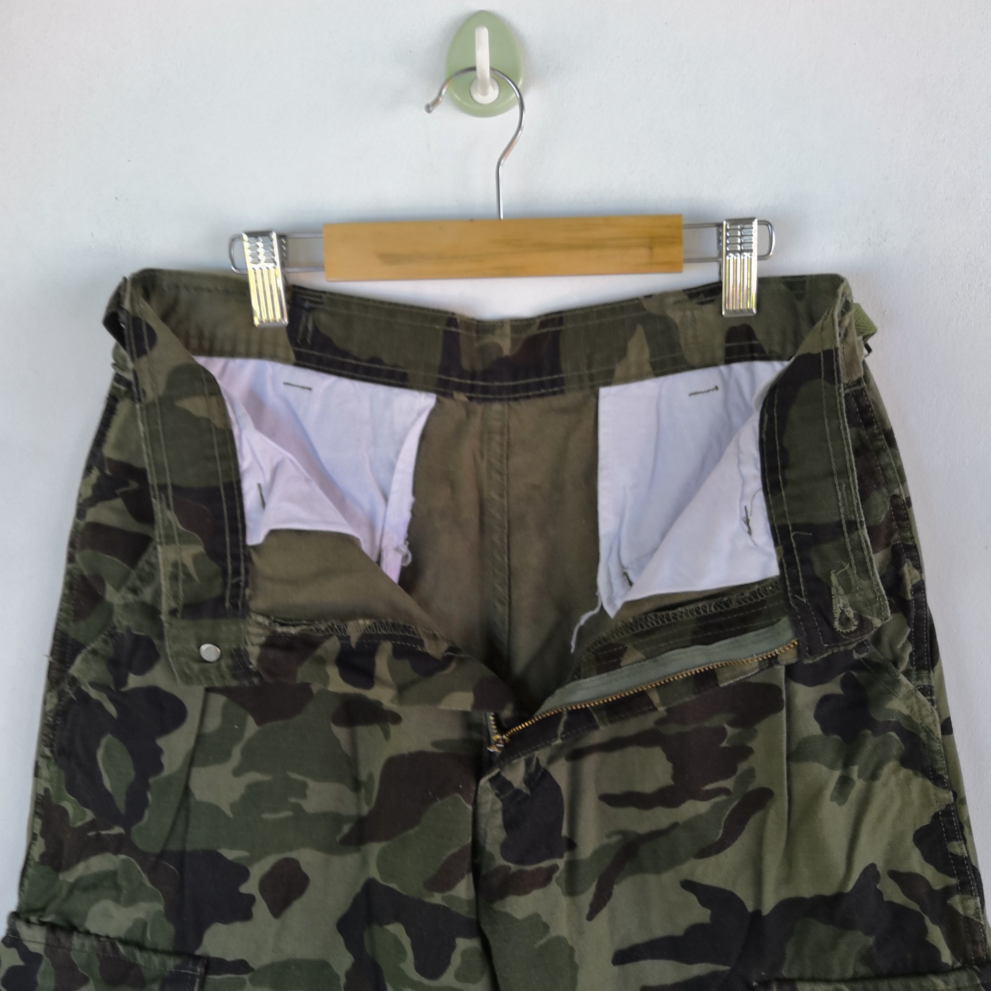 Japanese Brand × Vintage Baggy Japanese Cargo Pants Multi Pocket Camouflage Trousers Size 28" / US 6 / IT 42 - 9 Thumbnail