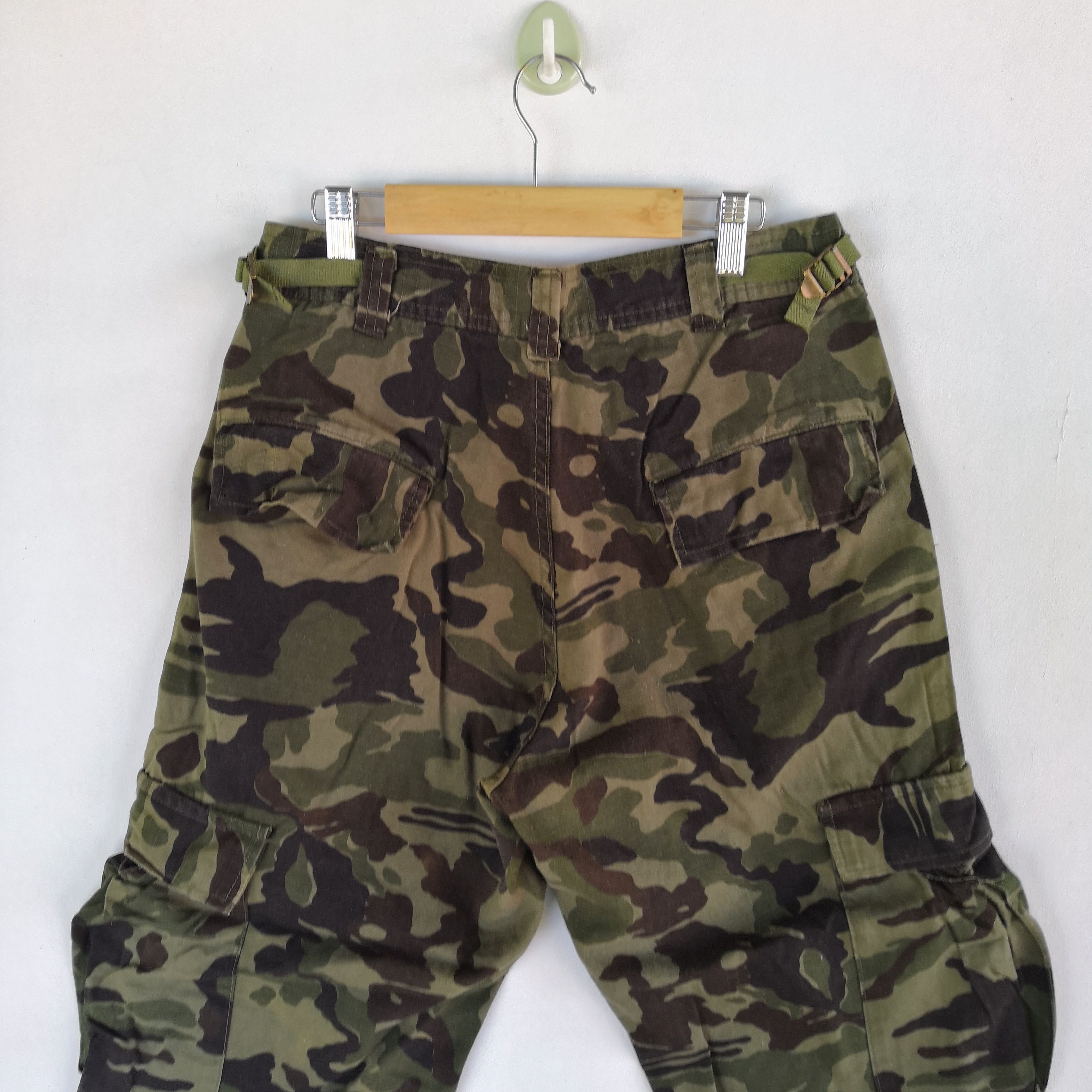 Japanese Brand × Vintage Baggy Japanese Cargo Pants Multi Pocket Camouflage Trousers Size 28" / US 6 / IT 42 - 5 Thumbnail