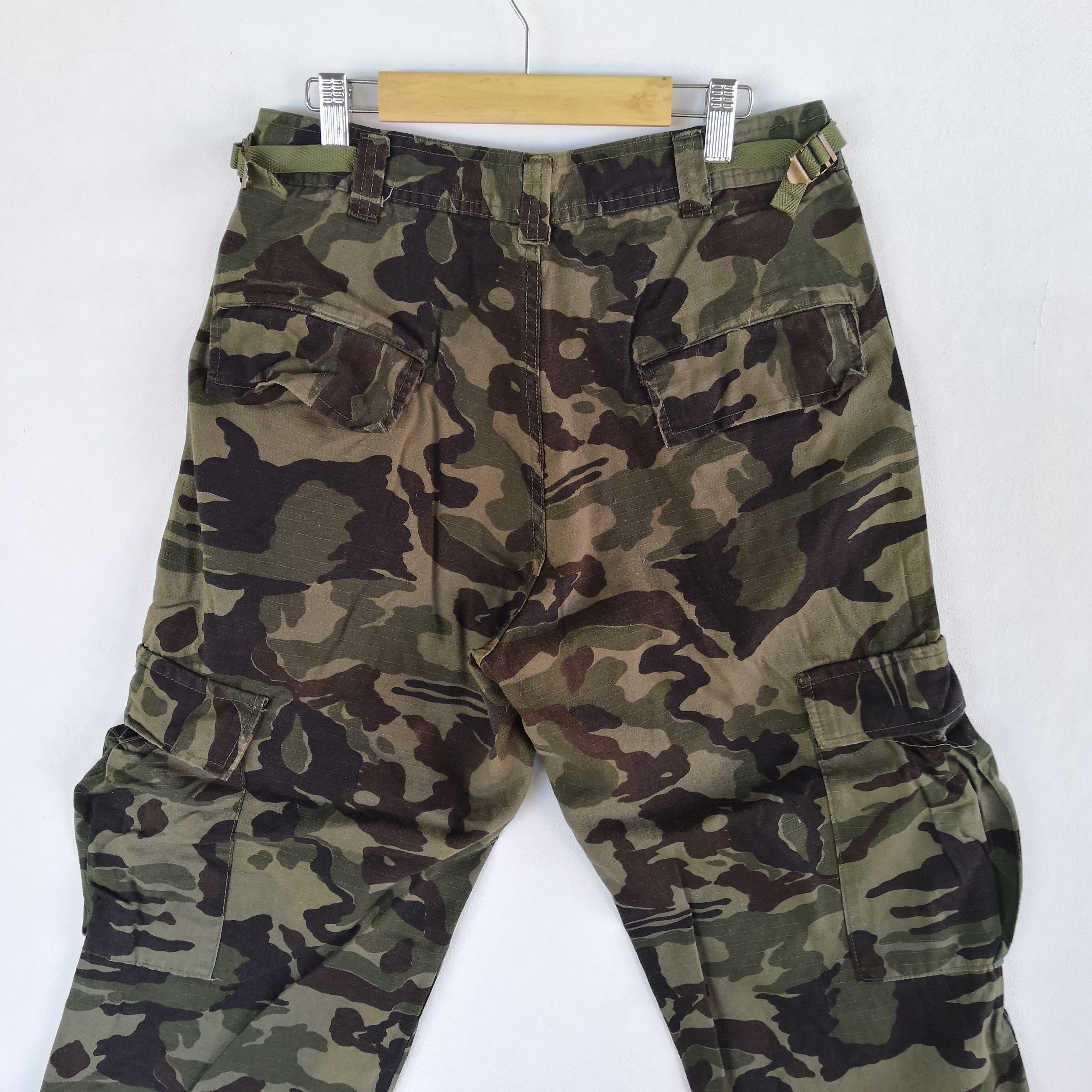 Japanese Brand × Vintage Baggy Japanese Cargo Pants Multi Pocket Camouflage Trousers Size 28" / US 6 / IT 42 - 6 Thumbnail
