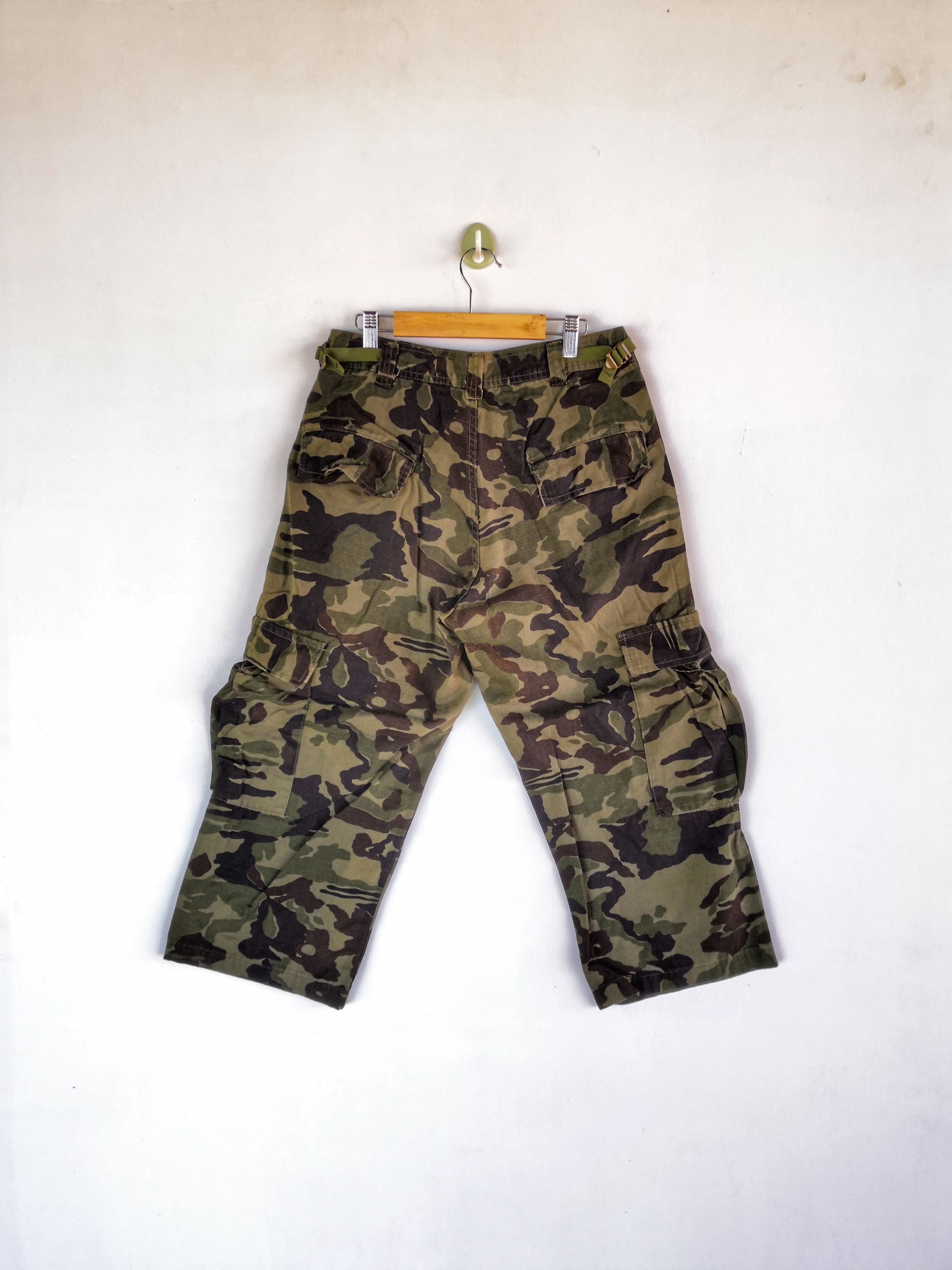 Japanese Brand × Vintage Baggy Japanese Cargo Pants Multi Pocket Camouflage Trousers Size 28" / US 6 / IT 42 - 2 Thumbnail