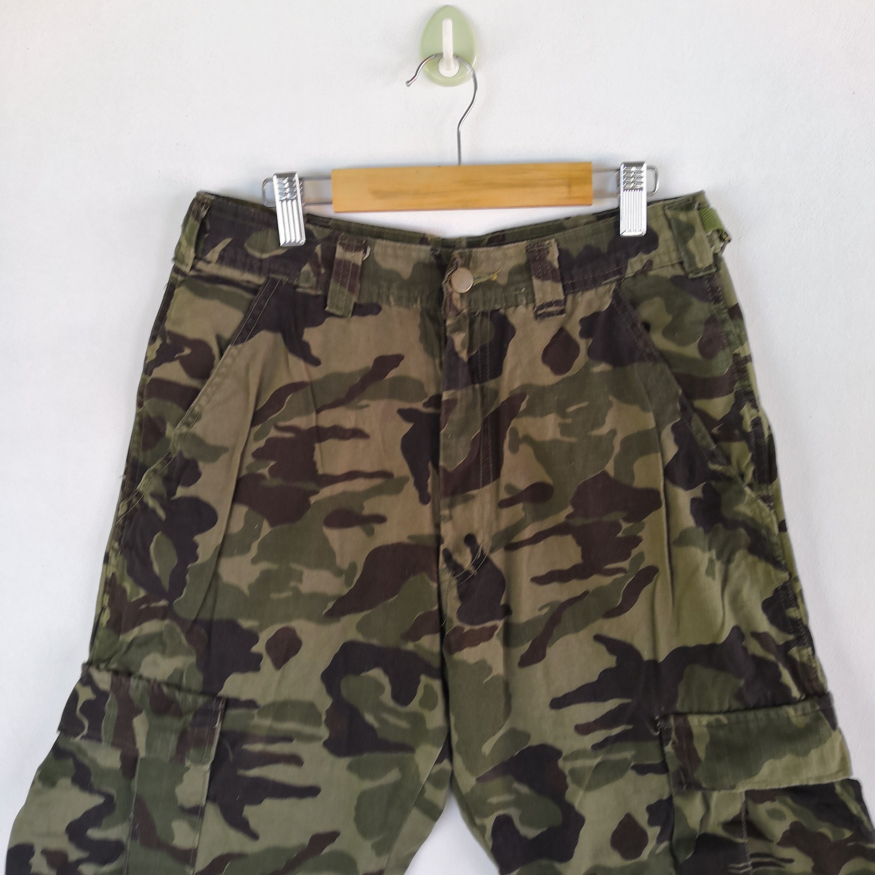Japanese Brand × Vintage Baggy Japanese Cargo Pants Multi Pocket Camouflage Trousers Size 28" / US 6 / IT 42 - 3 Thumbnail