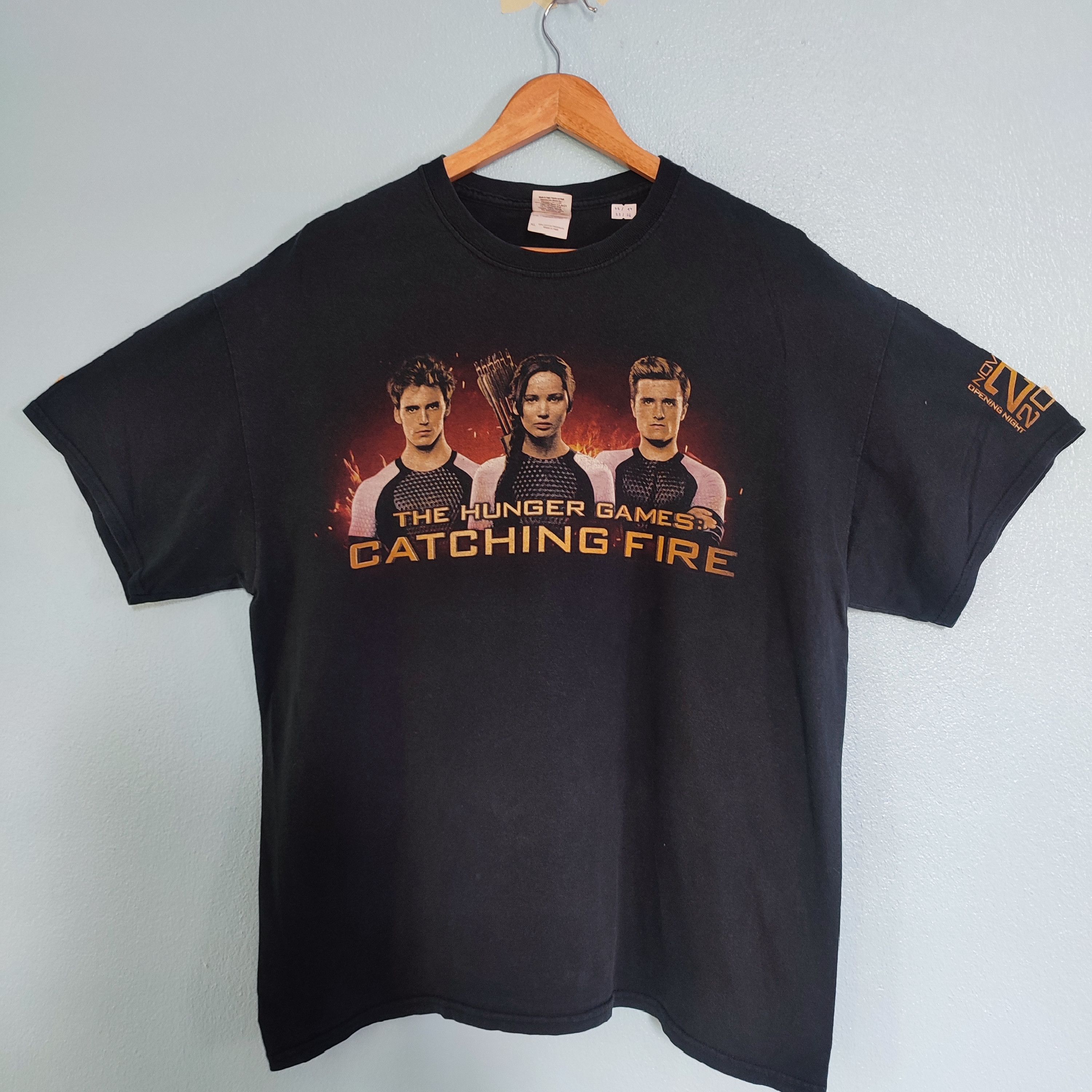 Vintage THE HUNGER GAMES Action Movie Photo Print Style Tshirt Size US XL / EU 56 / 4 - 1 Thumbnail