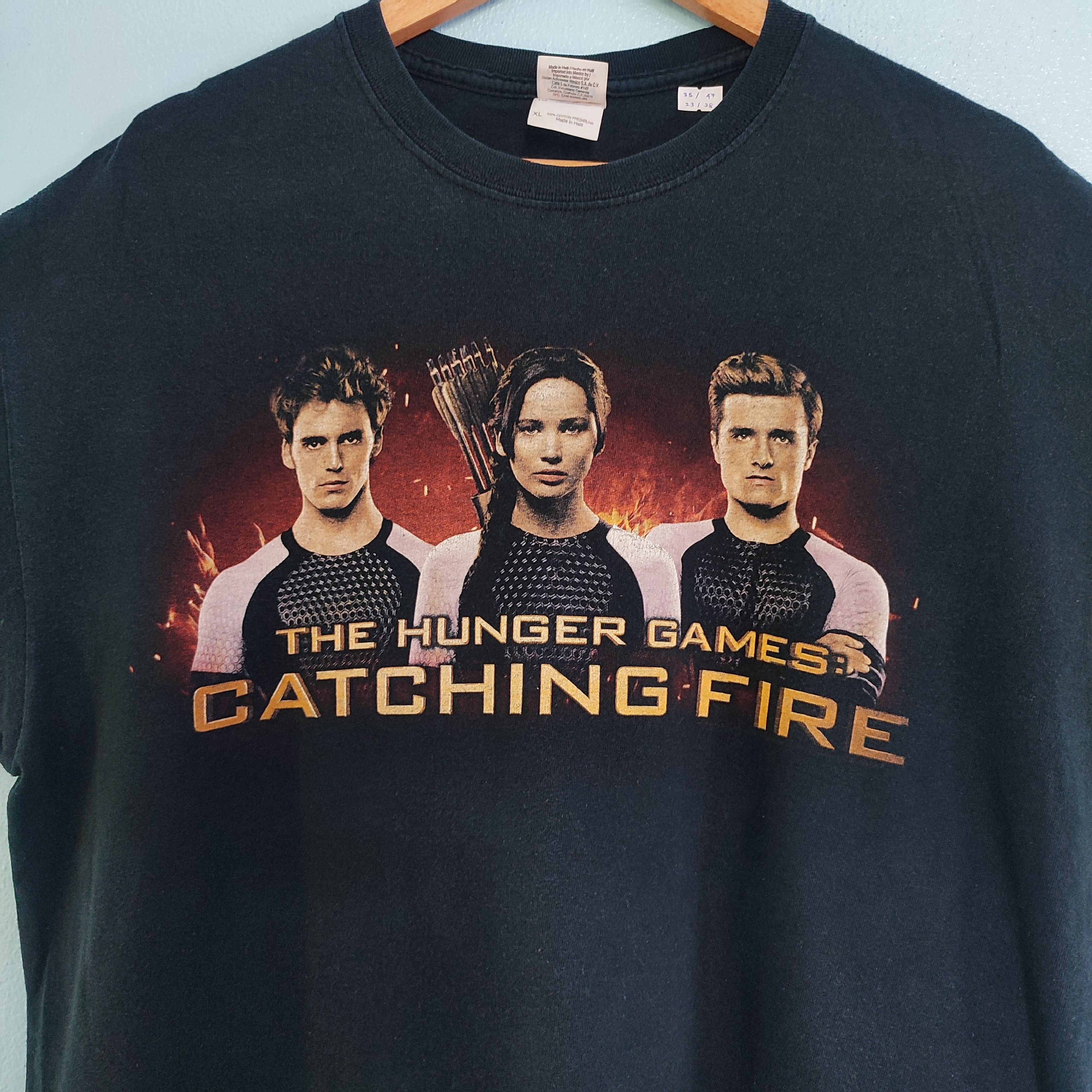 Vintage THE HUNGER GAMES Action Movie Photo Print Style Tshirt Size US XL / EU 56 / 4 - 2 Thumbnail