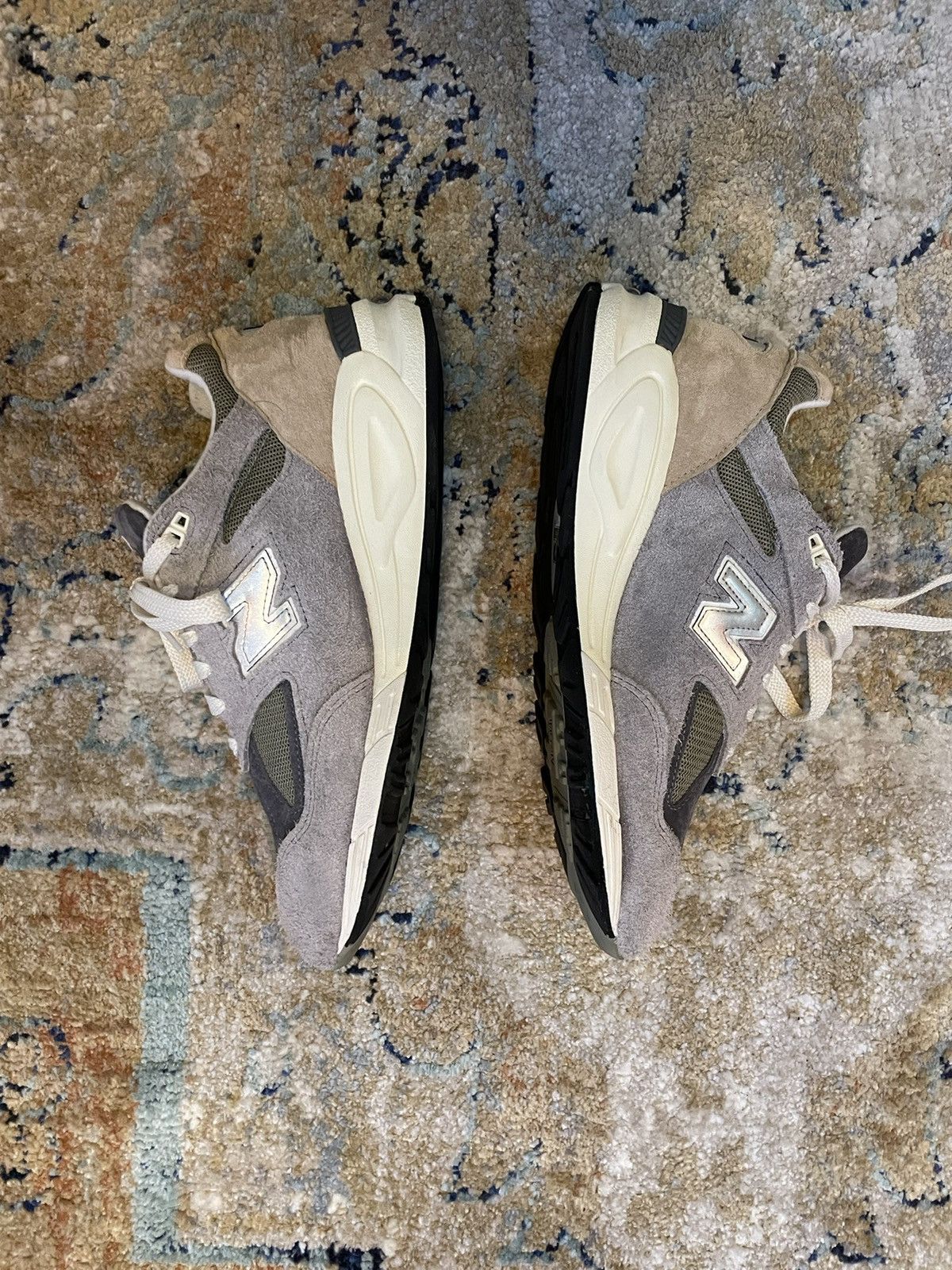 Kith × New Balance Size 11.5 - New Balance 990v2 Made In USA x Teddy Size US 11.5 / EU 44-45 - 4 Thumbnail