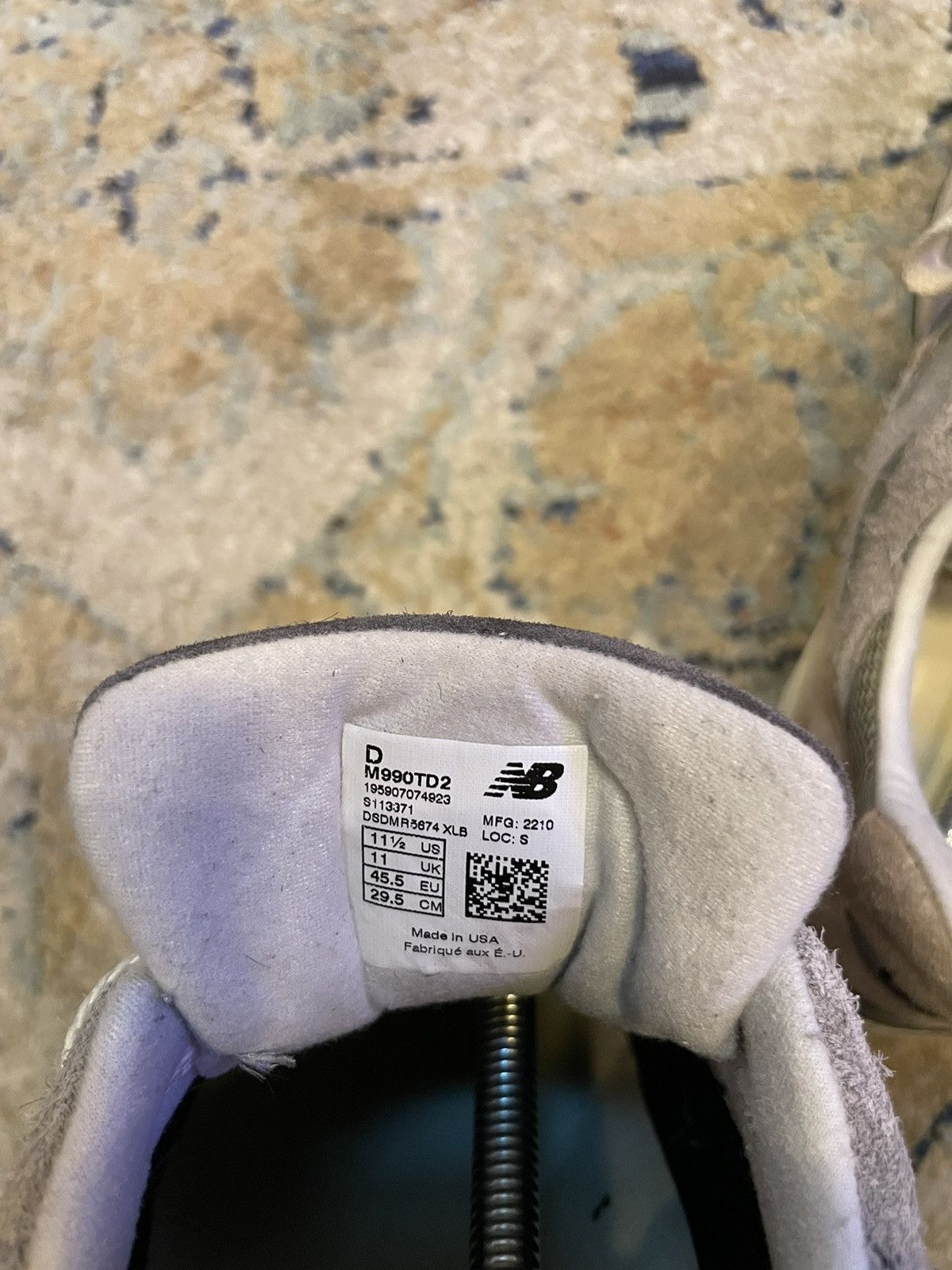 Kith × New Balance Size 11.5 - New Balance 990v2 Made In USA x Teddy Size US 11.5 / EU 44-45 - 7 Thumbnail